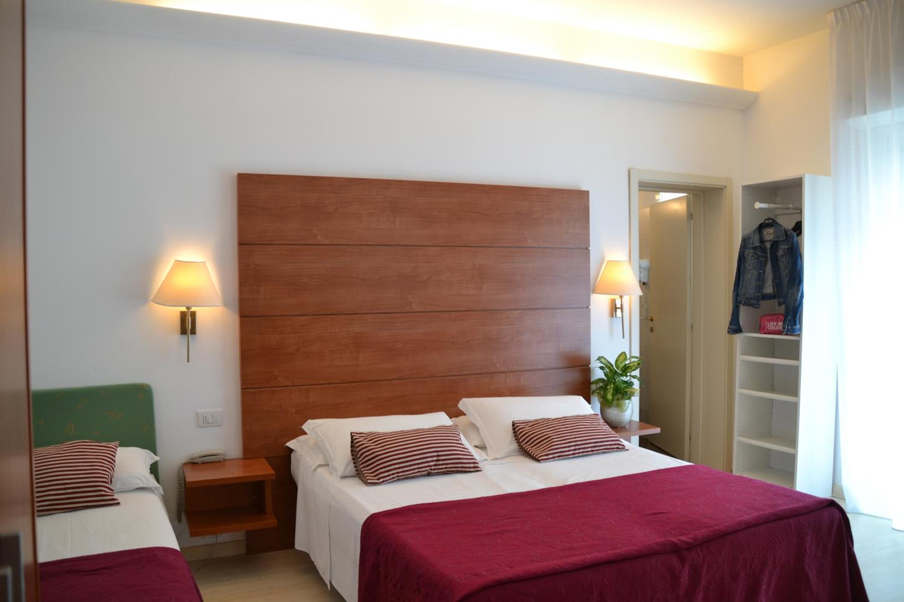 Deluxe Quadruple Room - Photo 1