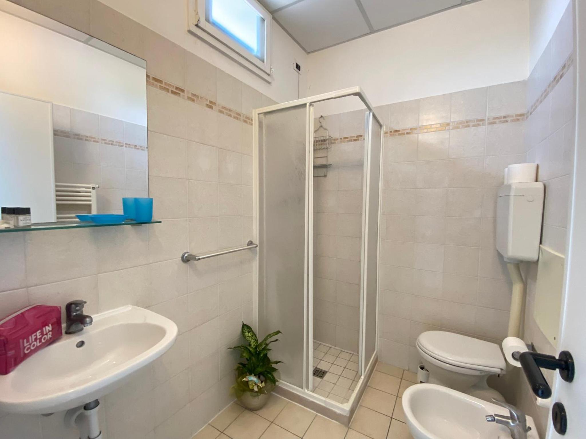 Standard Double or Twin Room - Photo 7