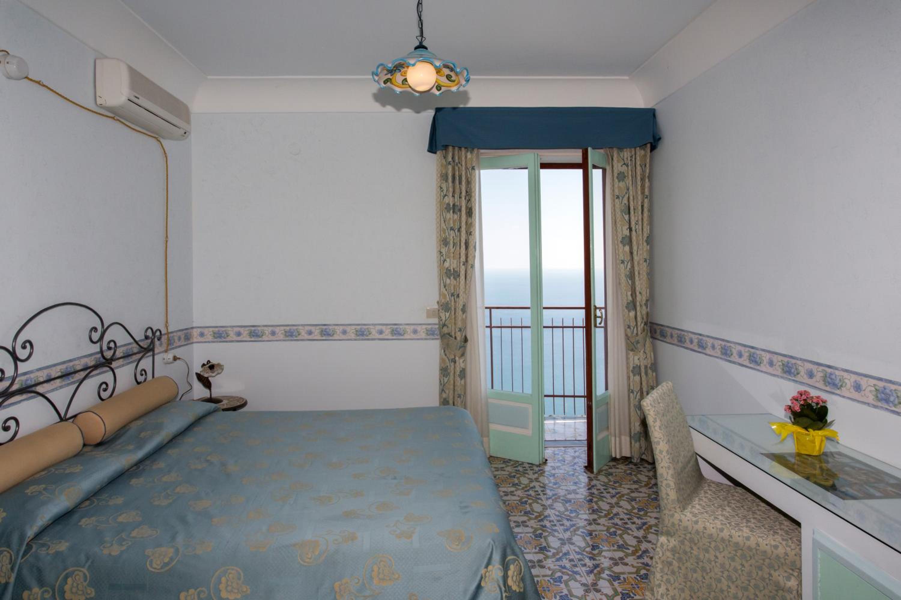 Double Room with Sea View - Photo 6
