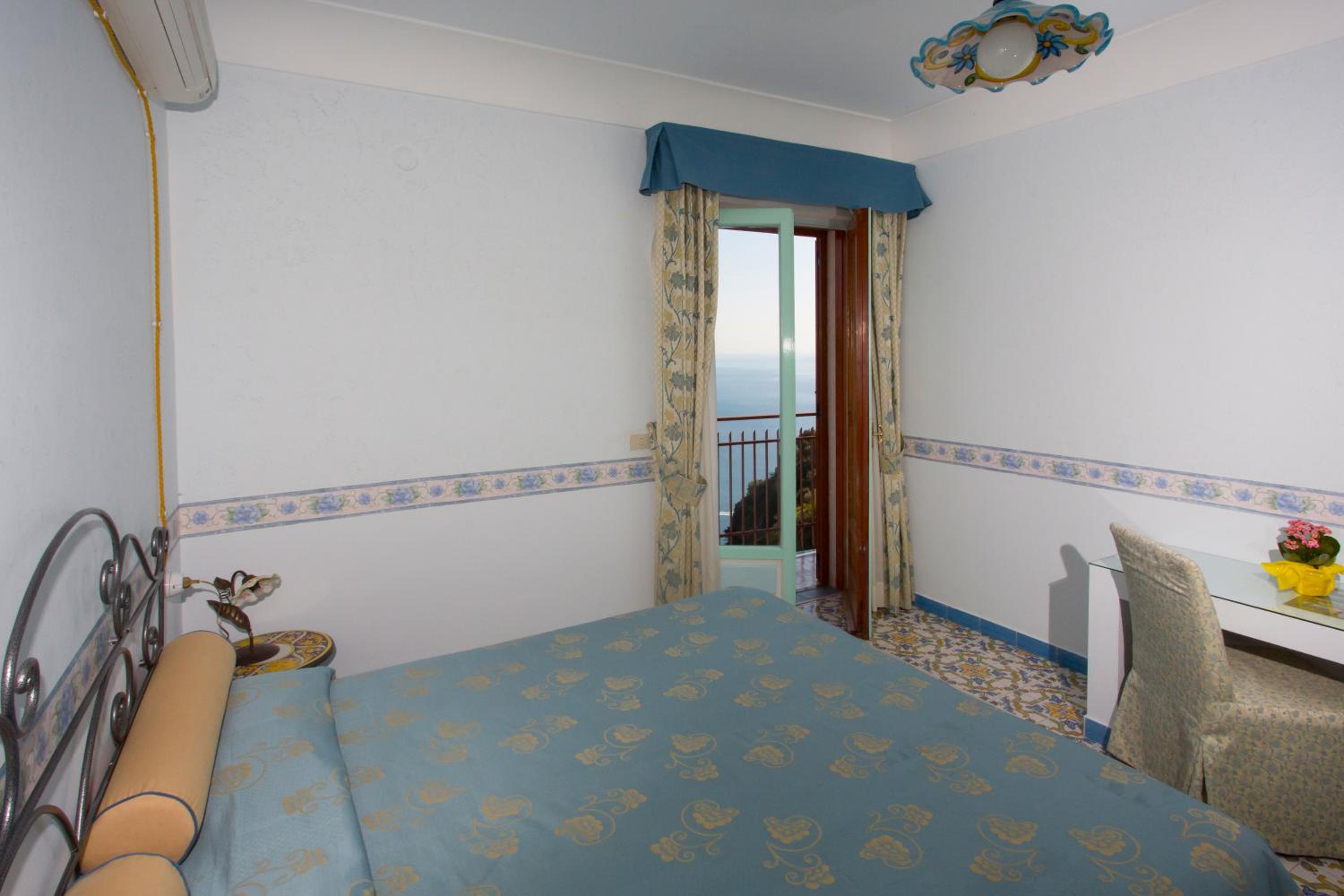 Double Room with Sea View - Photo 7