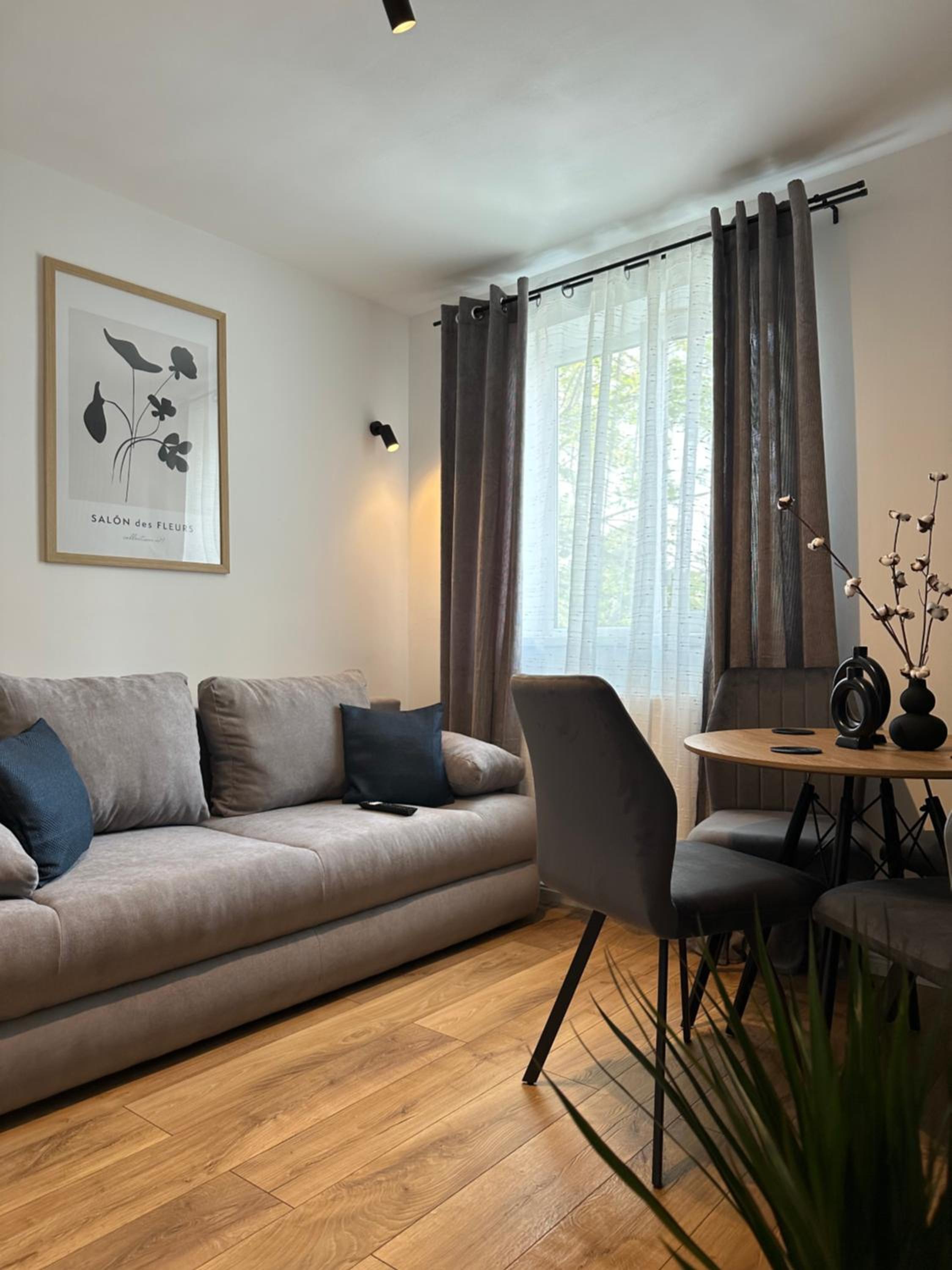 One-Bedroom Apartment photo 1
