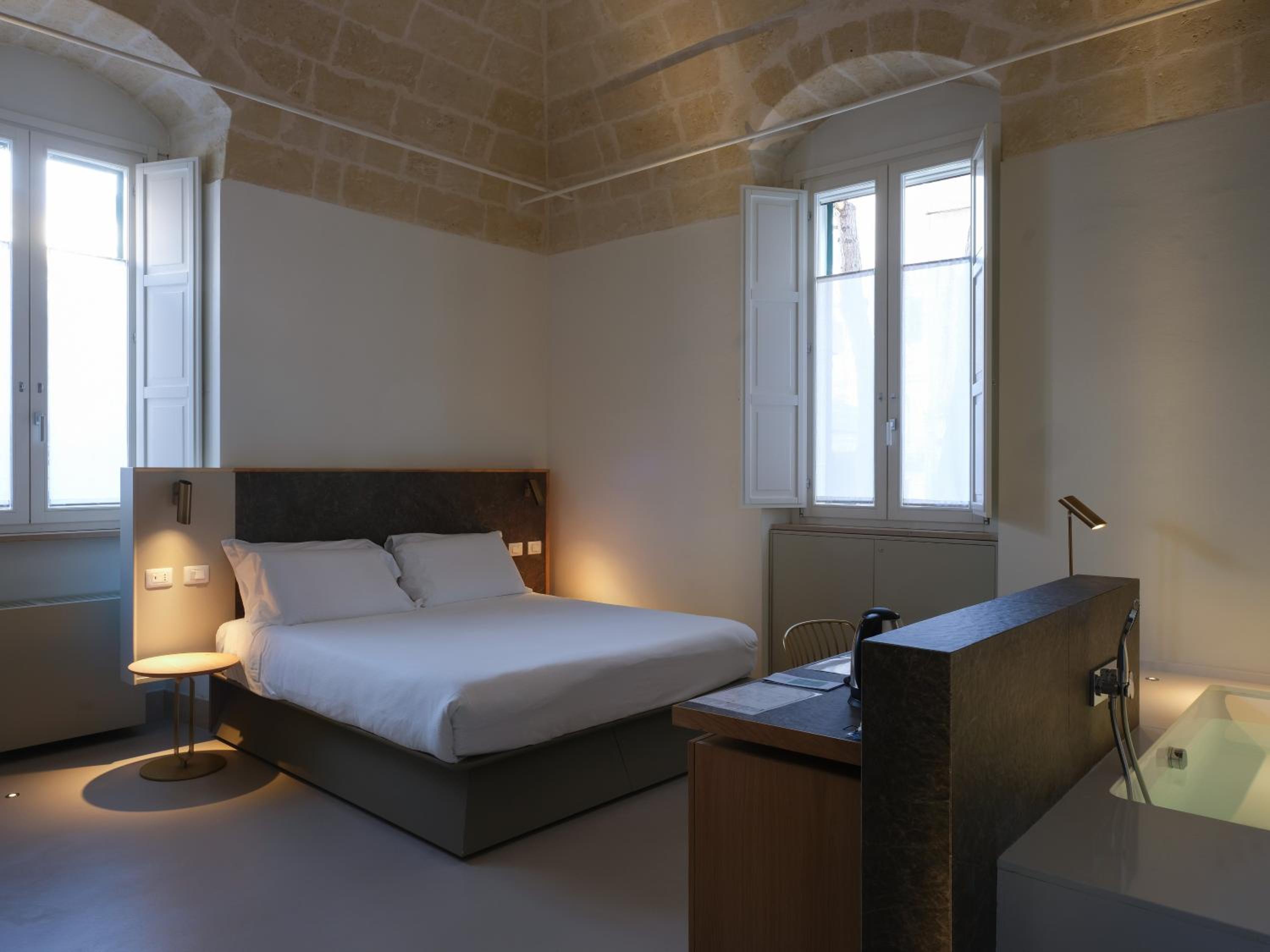 Suite with Tub - Photo 12