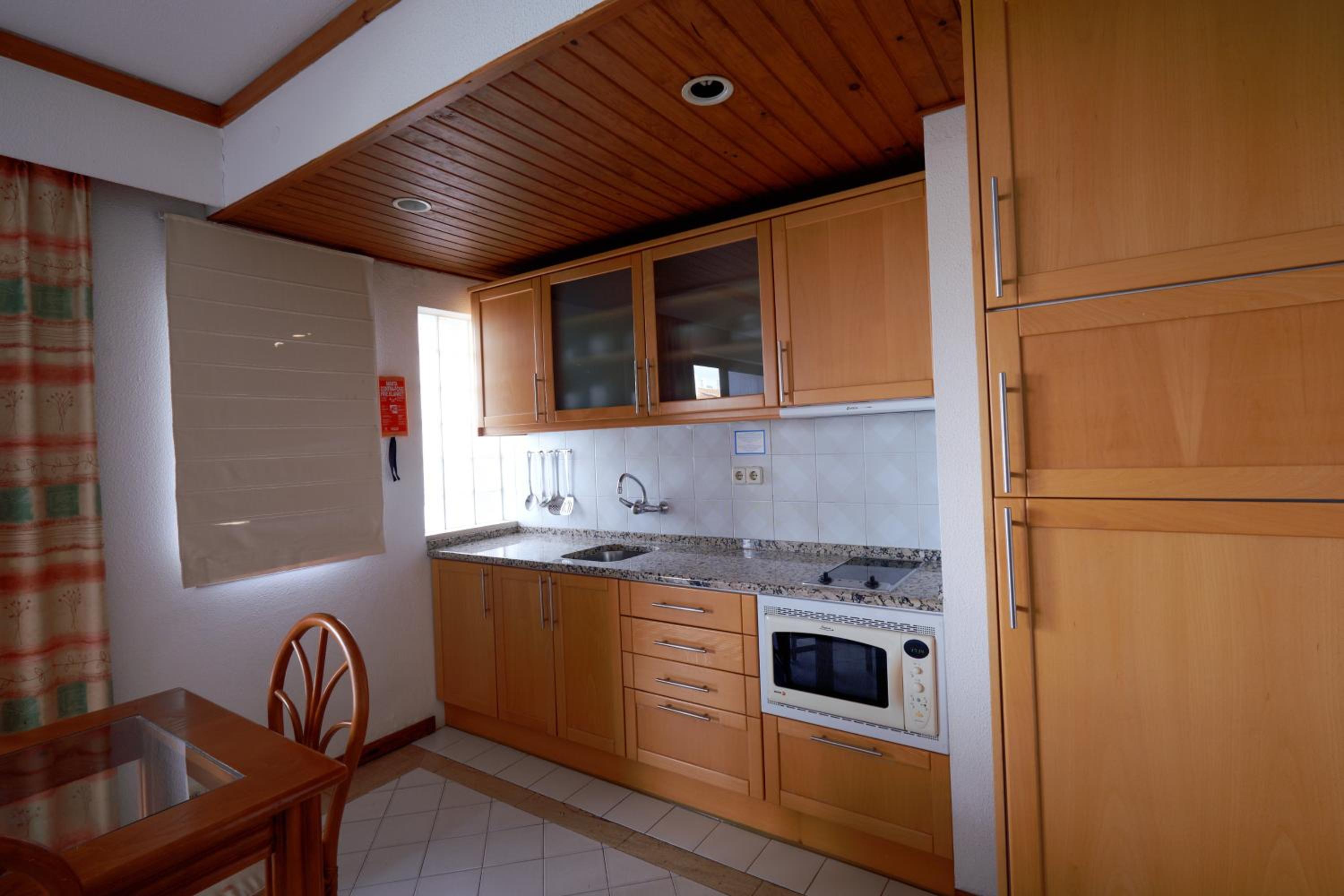 Deluxe One-Bedroom Apartment - Photo 5