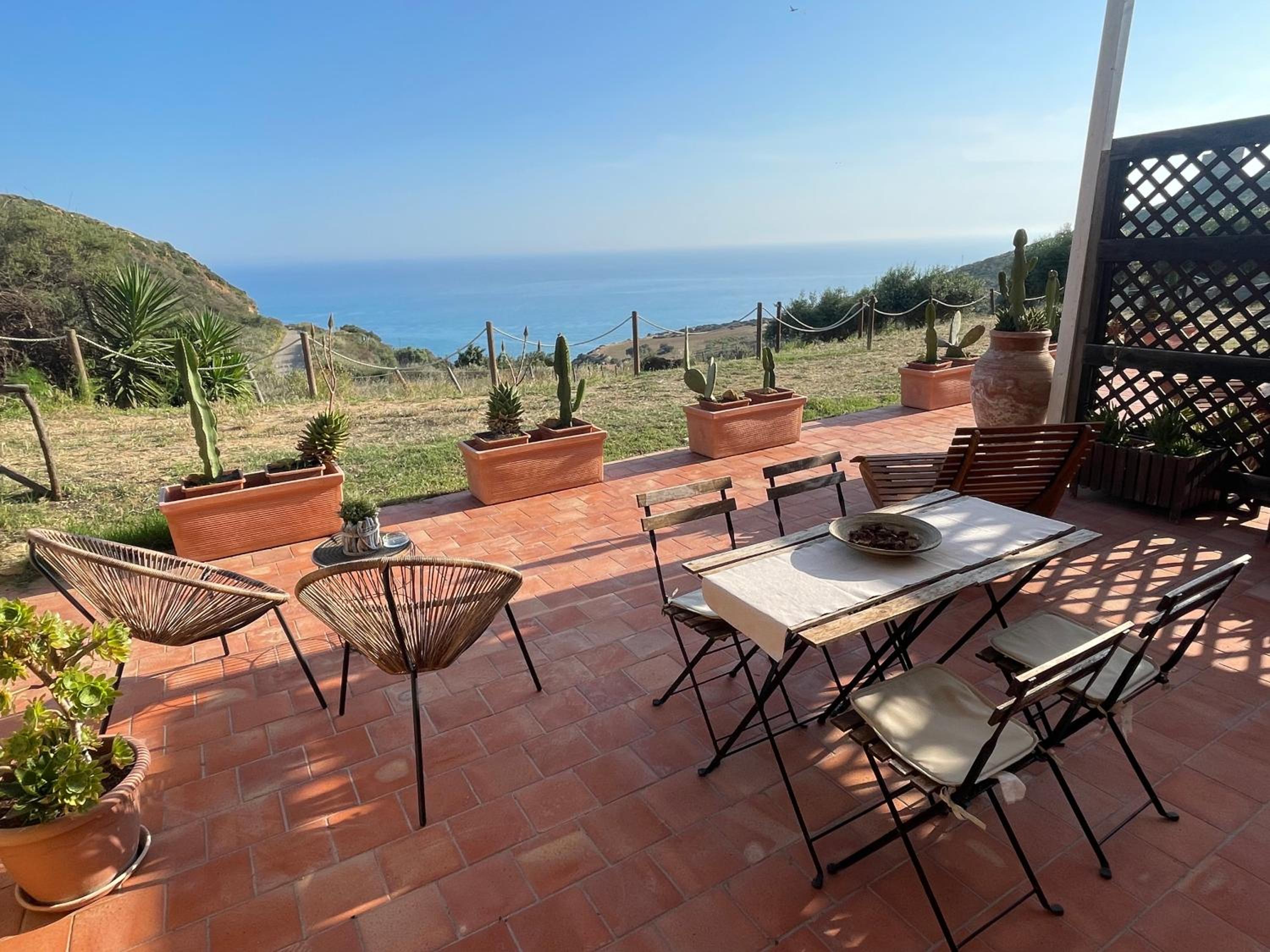 Deluxe Suite with Sea View - Photo 7