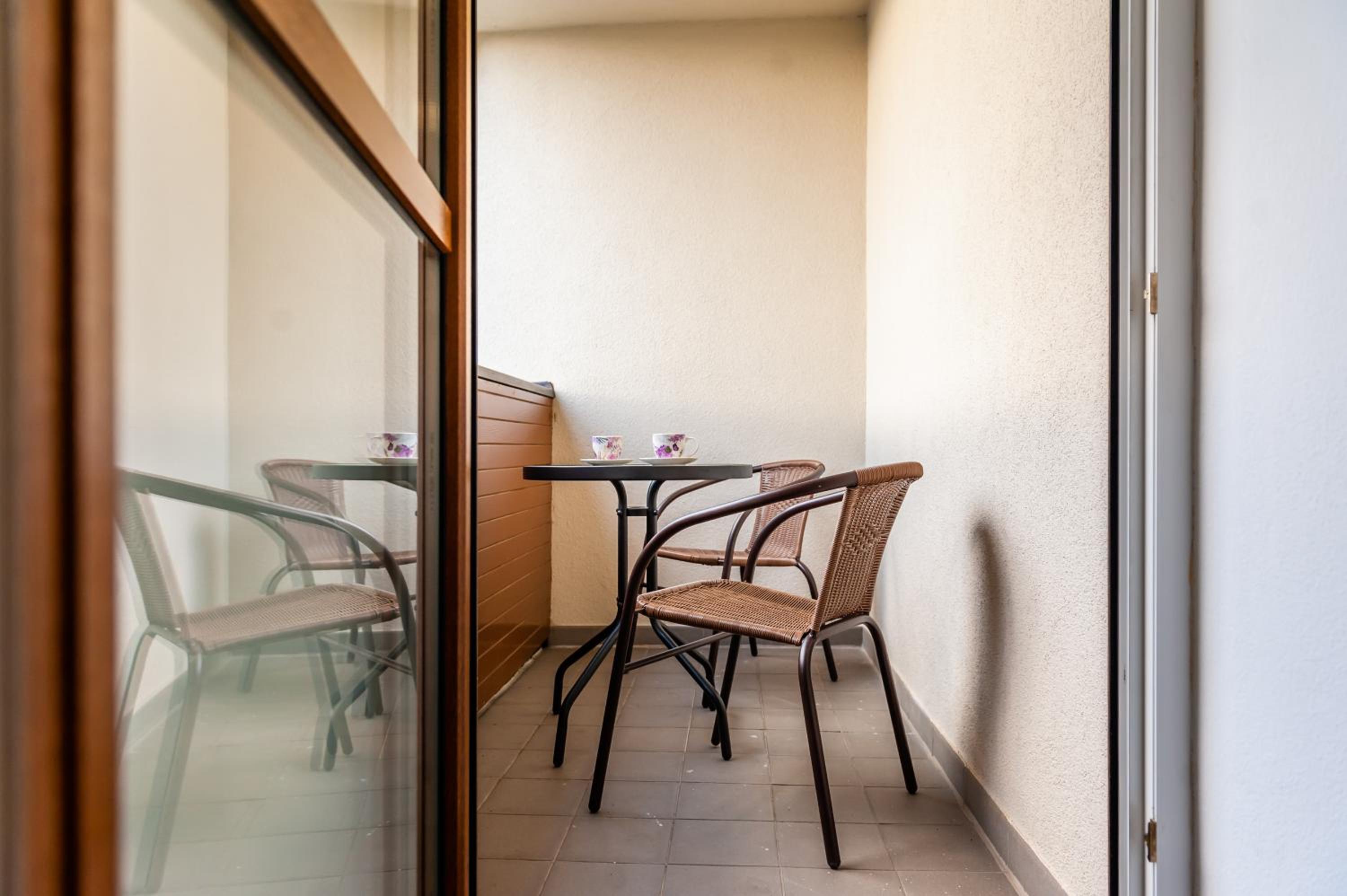 Apartment with Balcony photo 3