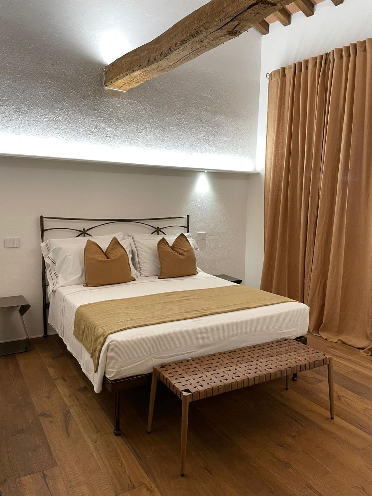 Deluxe Room - Photo 40