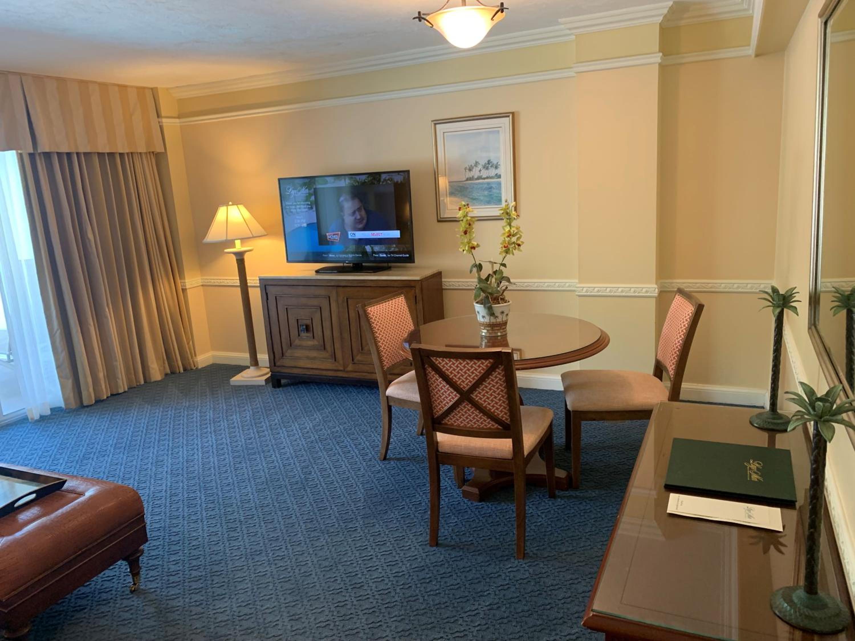 Executive One-Bedroom Suite with Two Double Beds - Photo 4