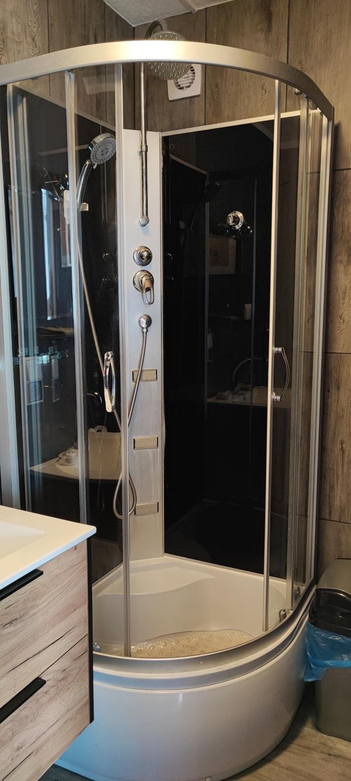 Quadruple Room with Private Bathroom - Photo 13