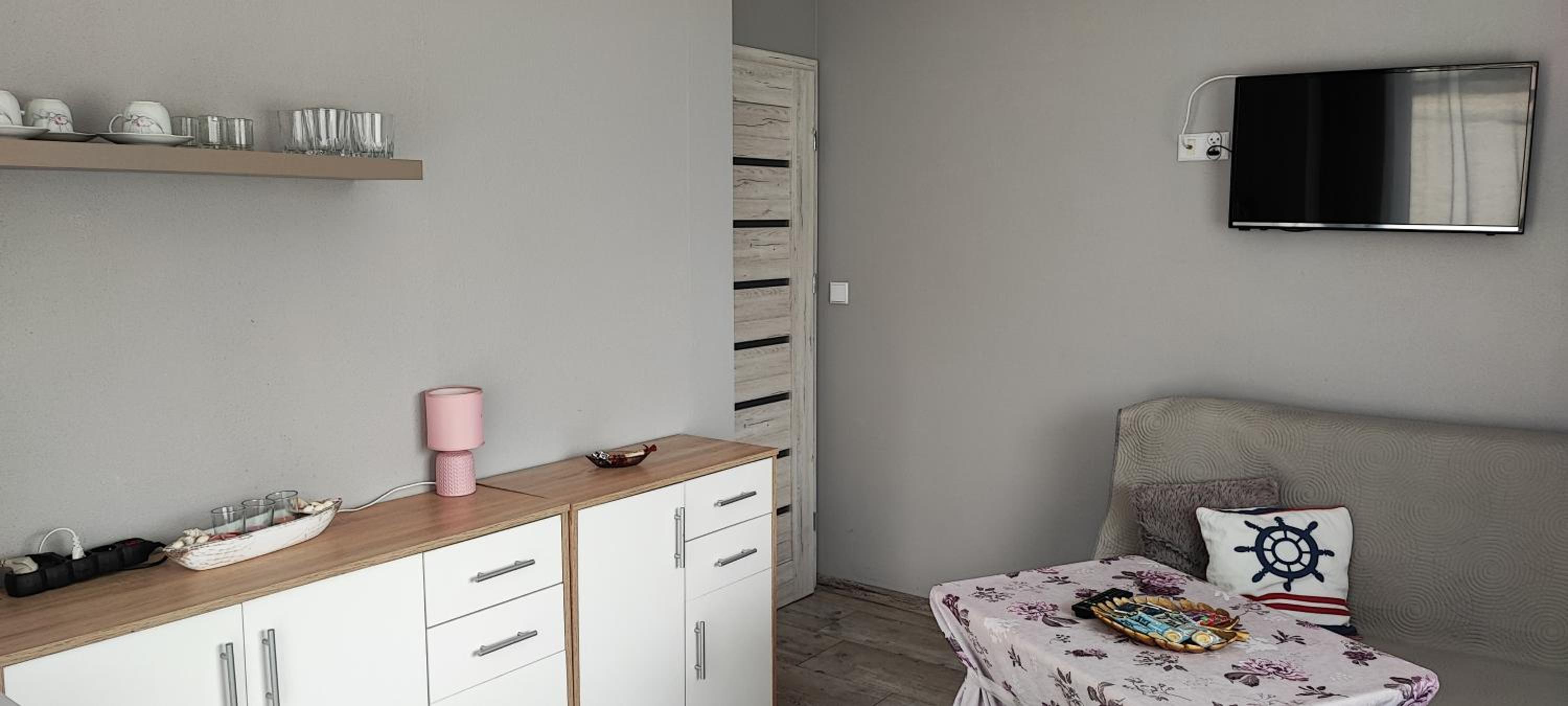 Quadruple Room with Private Bathroom - Photo 6