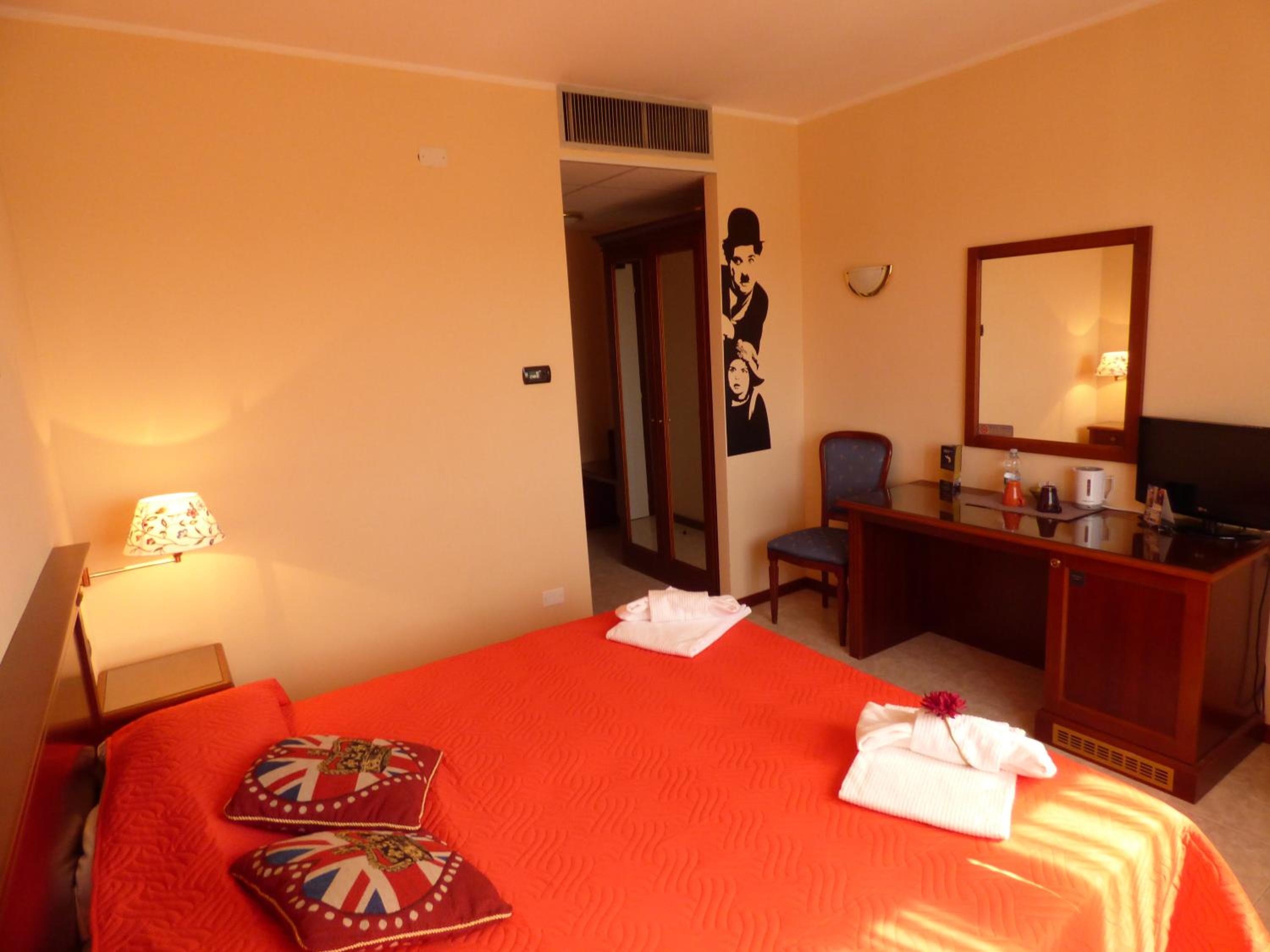 Double Room - Photo 14