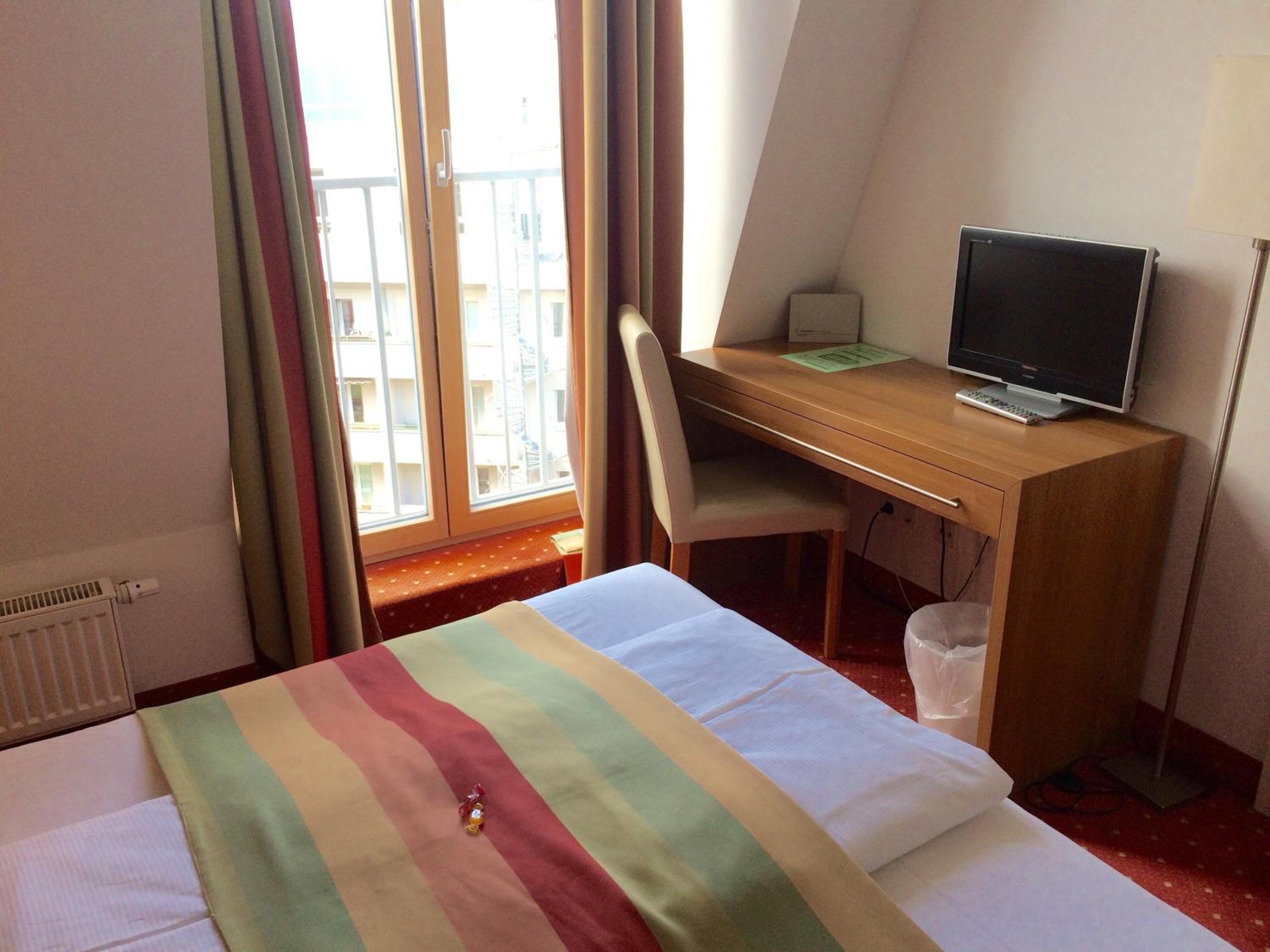 Single Room photo 3