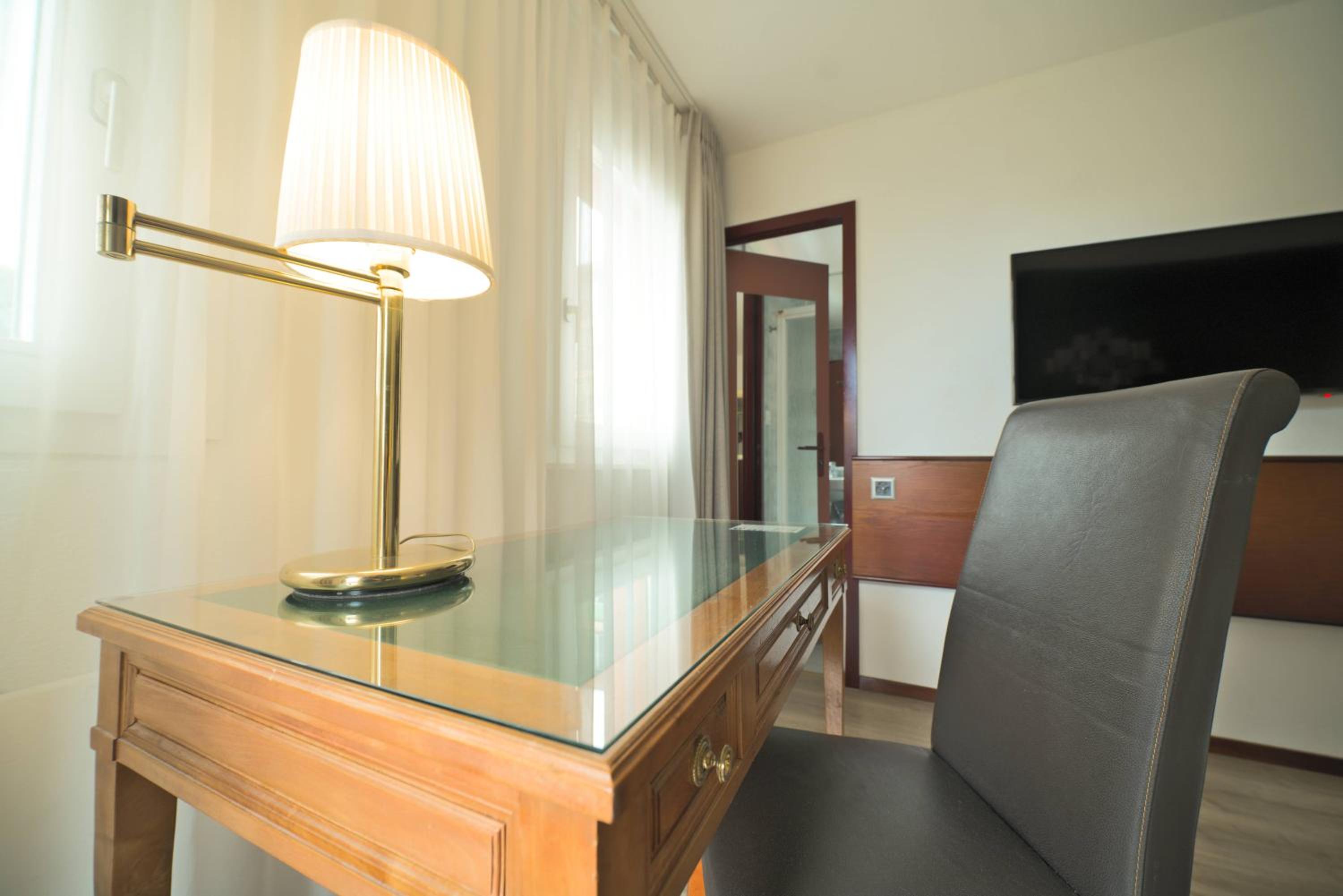 Standard Twin Room - Photo 9