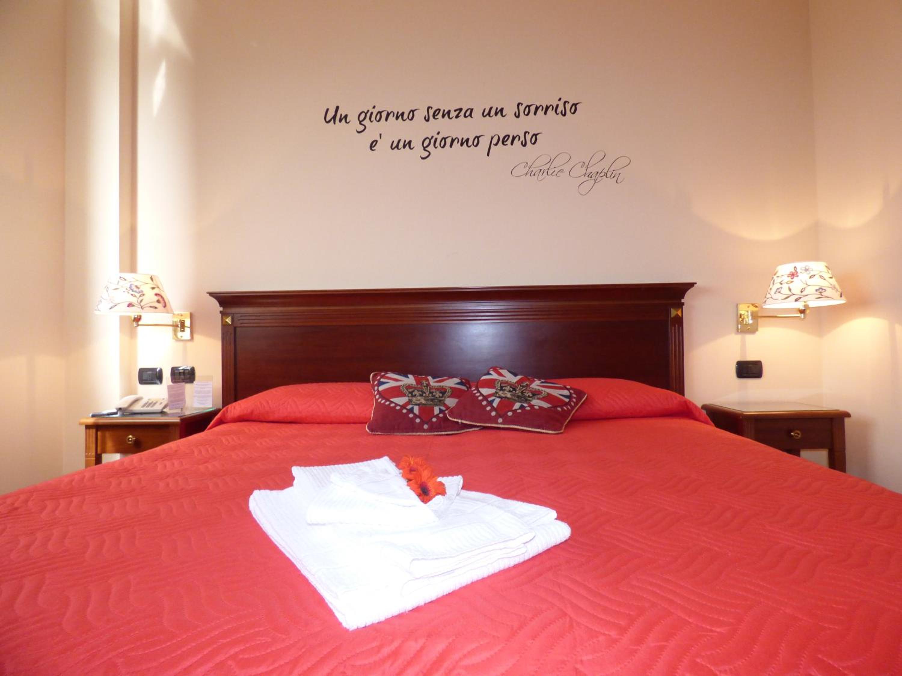 Double Room - Photo 13