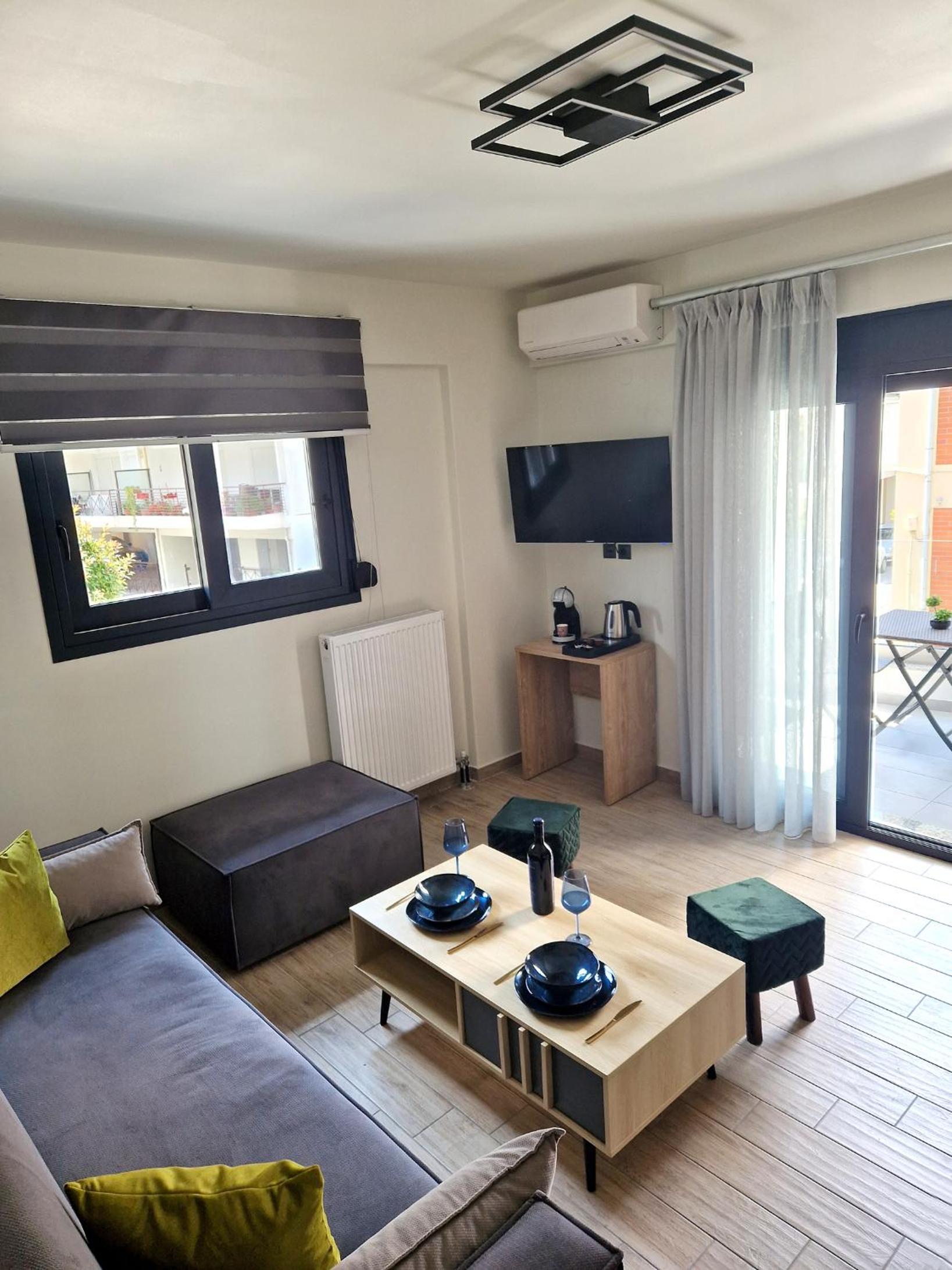 Apartment with Balcony - Photo 2