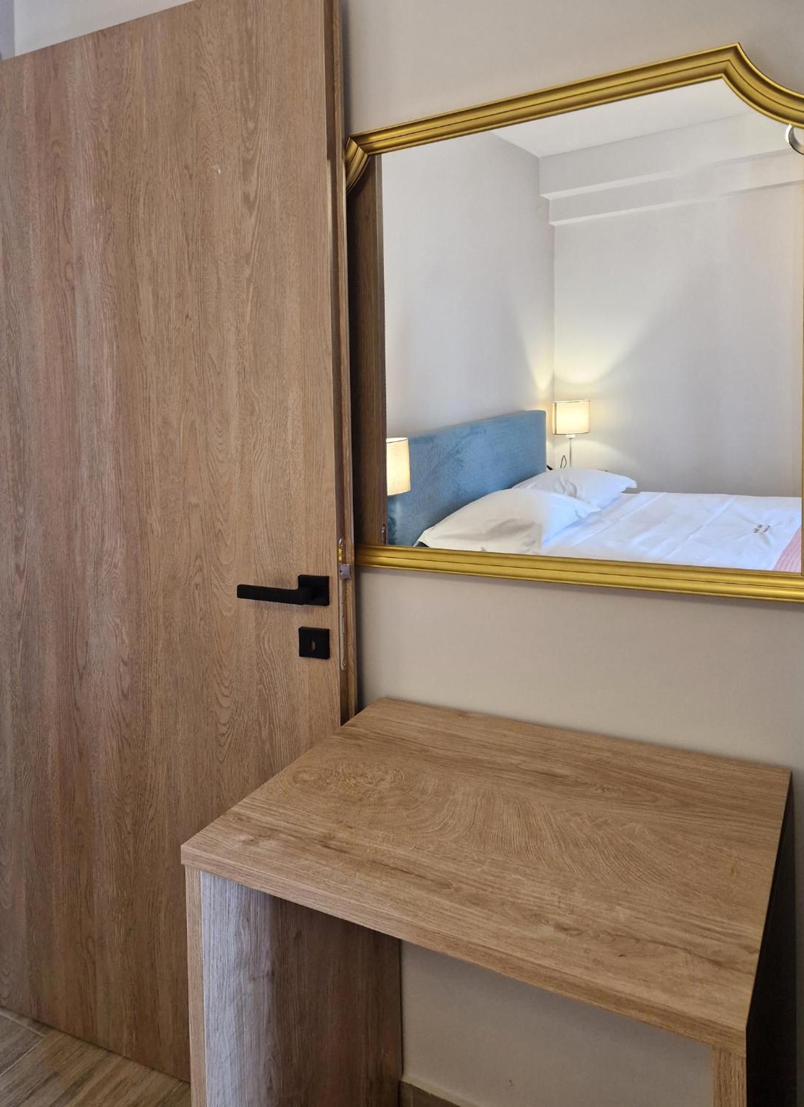 Apartment with Balcony - Photo 15