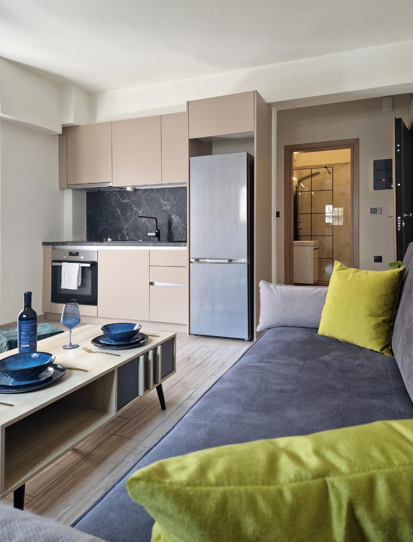 Apartment with Balcony - Photo 14