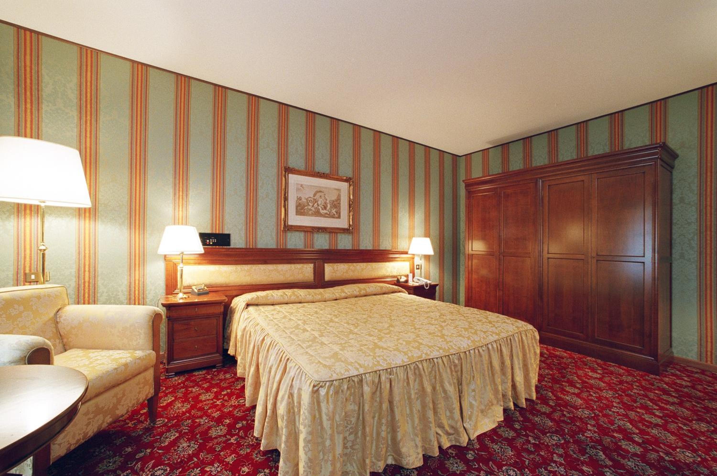 Deluxe Double or Twin Room - Photo 6