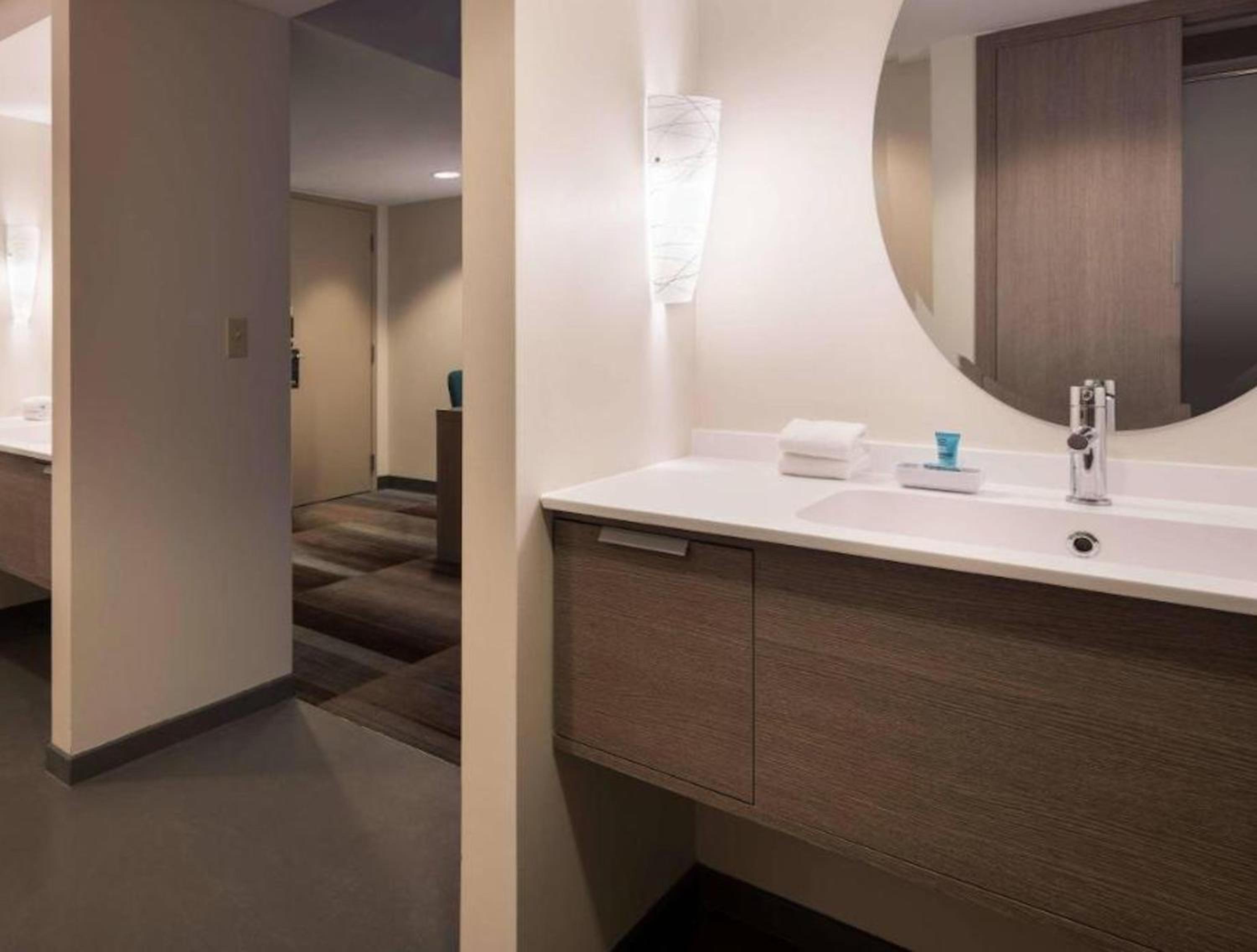 Aloft Suite, 1 Bedroom Junior Suite, 1 King, Limited view - Photo 4