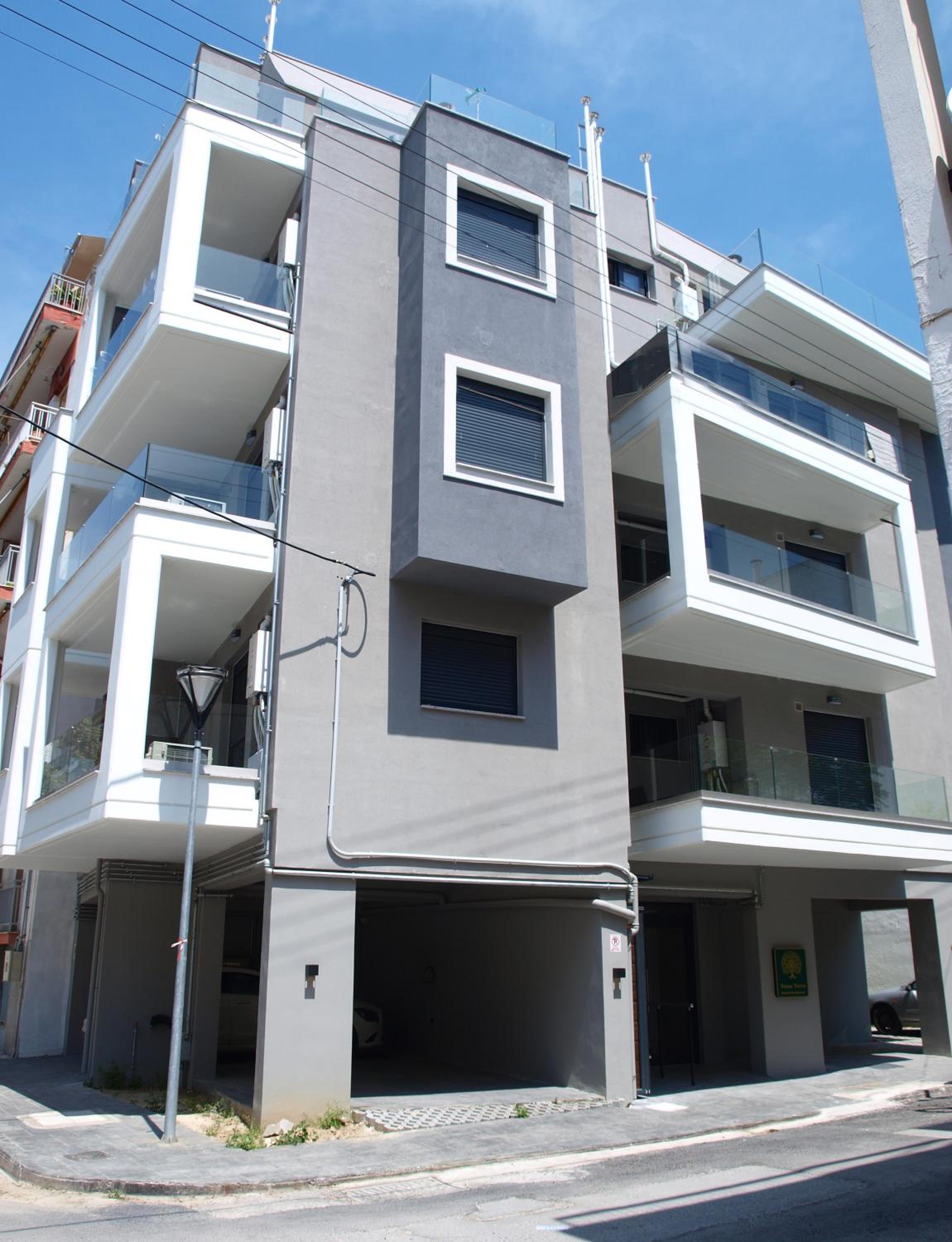 Apartment with Balcony - Photo 7