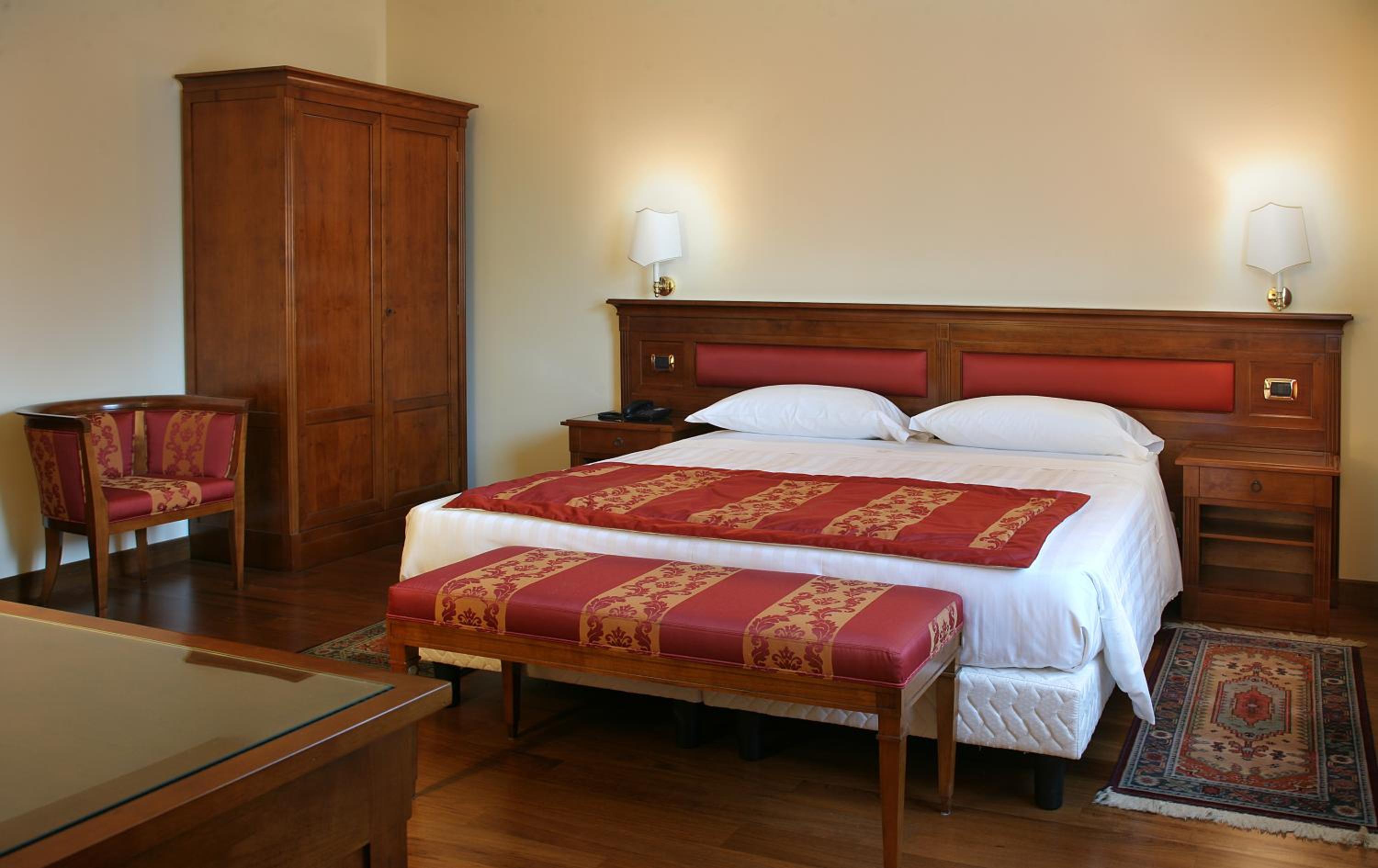 Deluxe Double or Twin Room - Photo 11