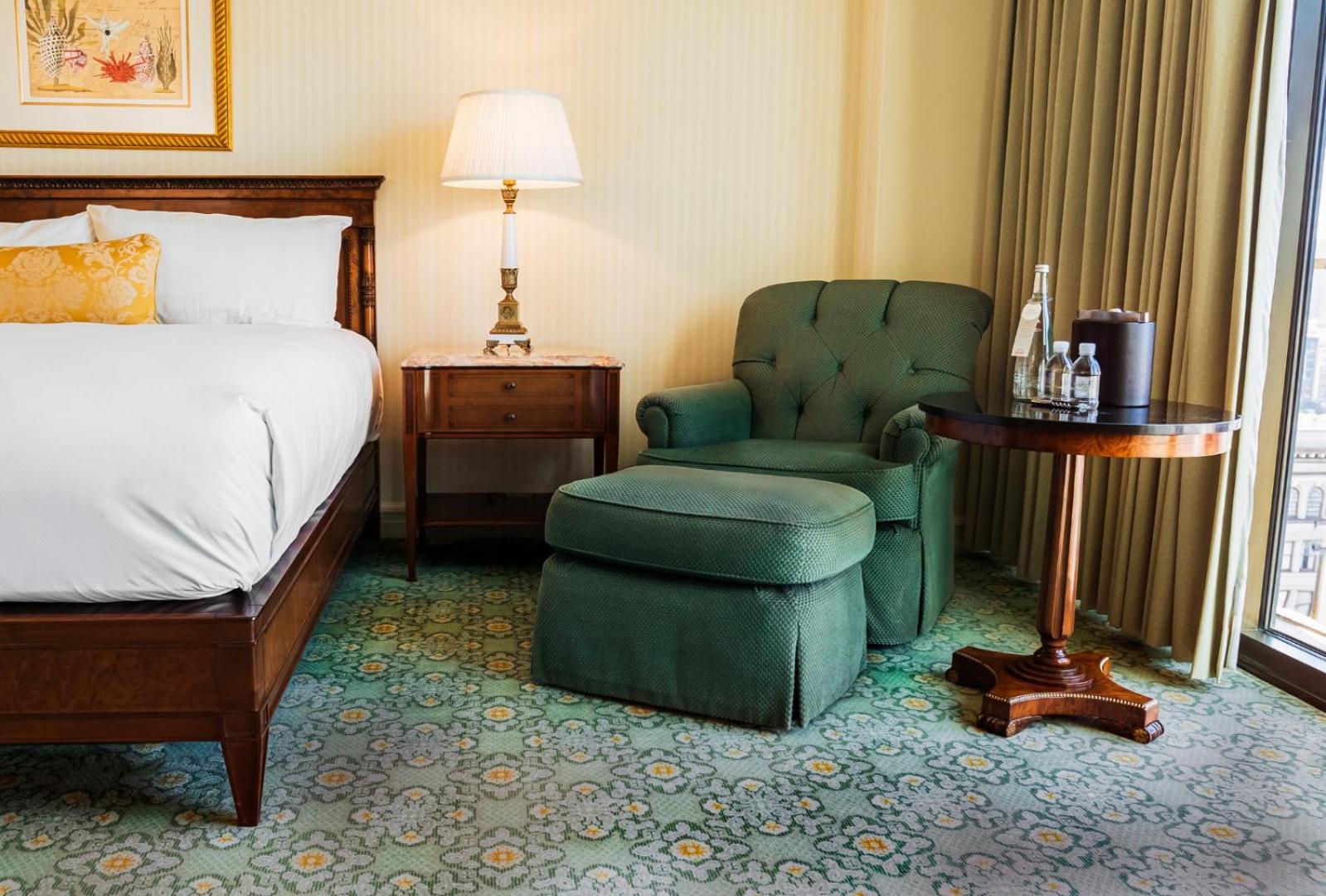 Deluxe King Room - Photo 3