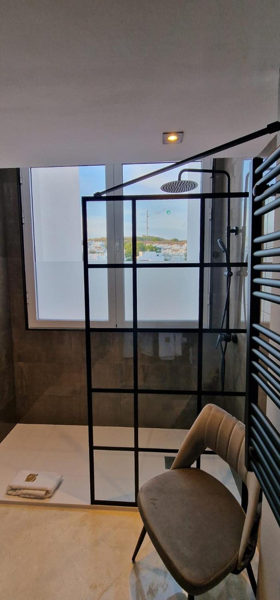 Executive Suite - Photo 9