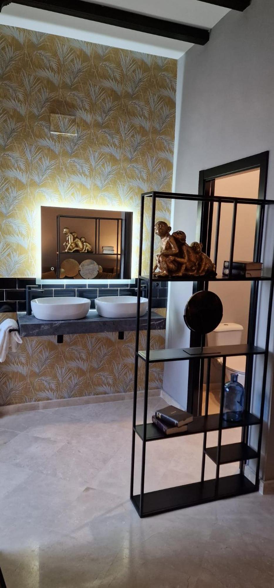 Executive Suite - Photo 8