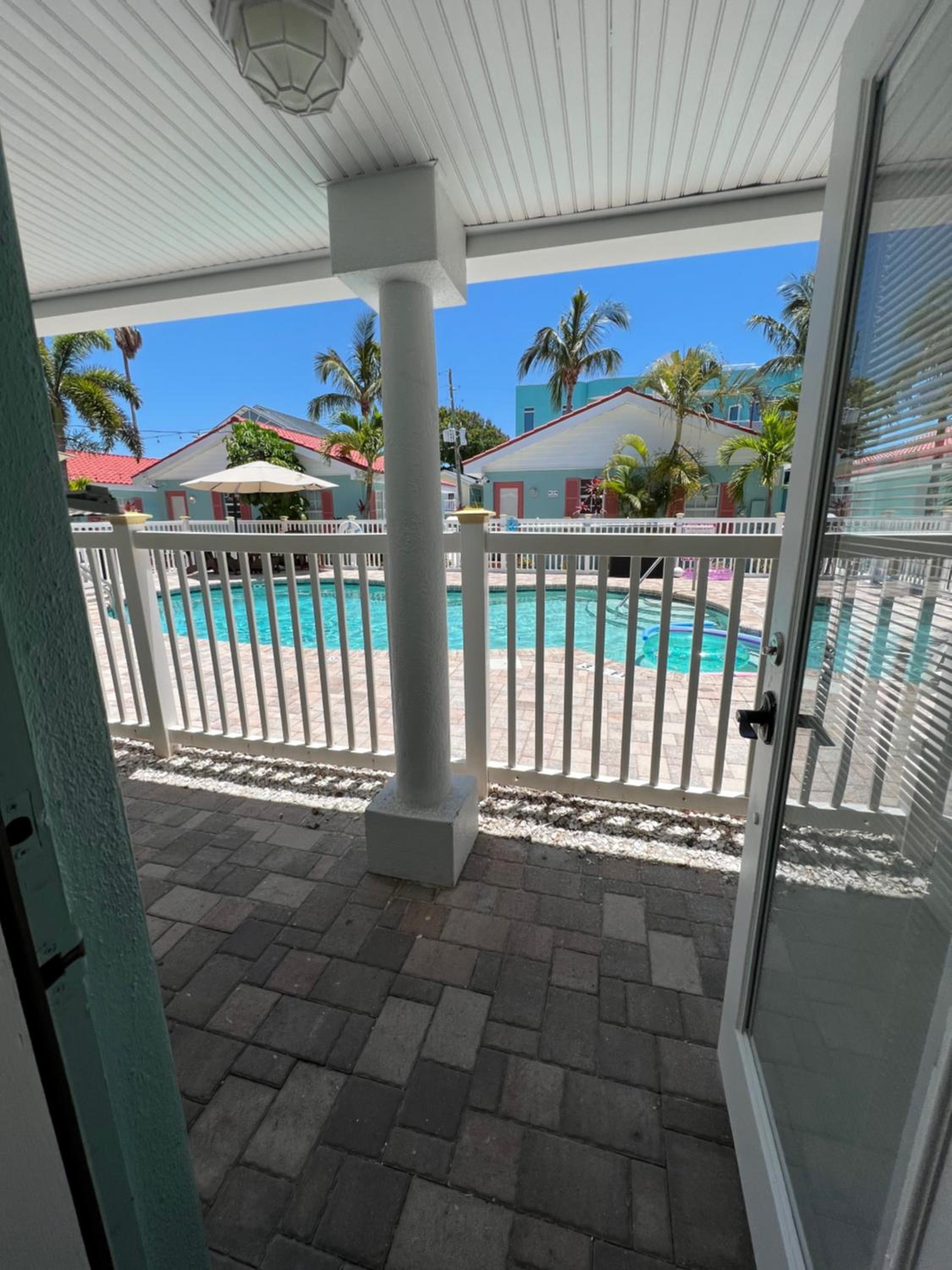 Studio with Pool View photo 3