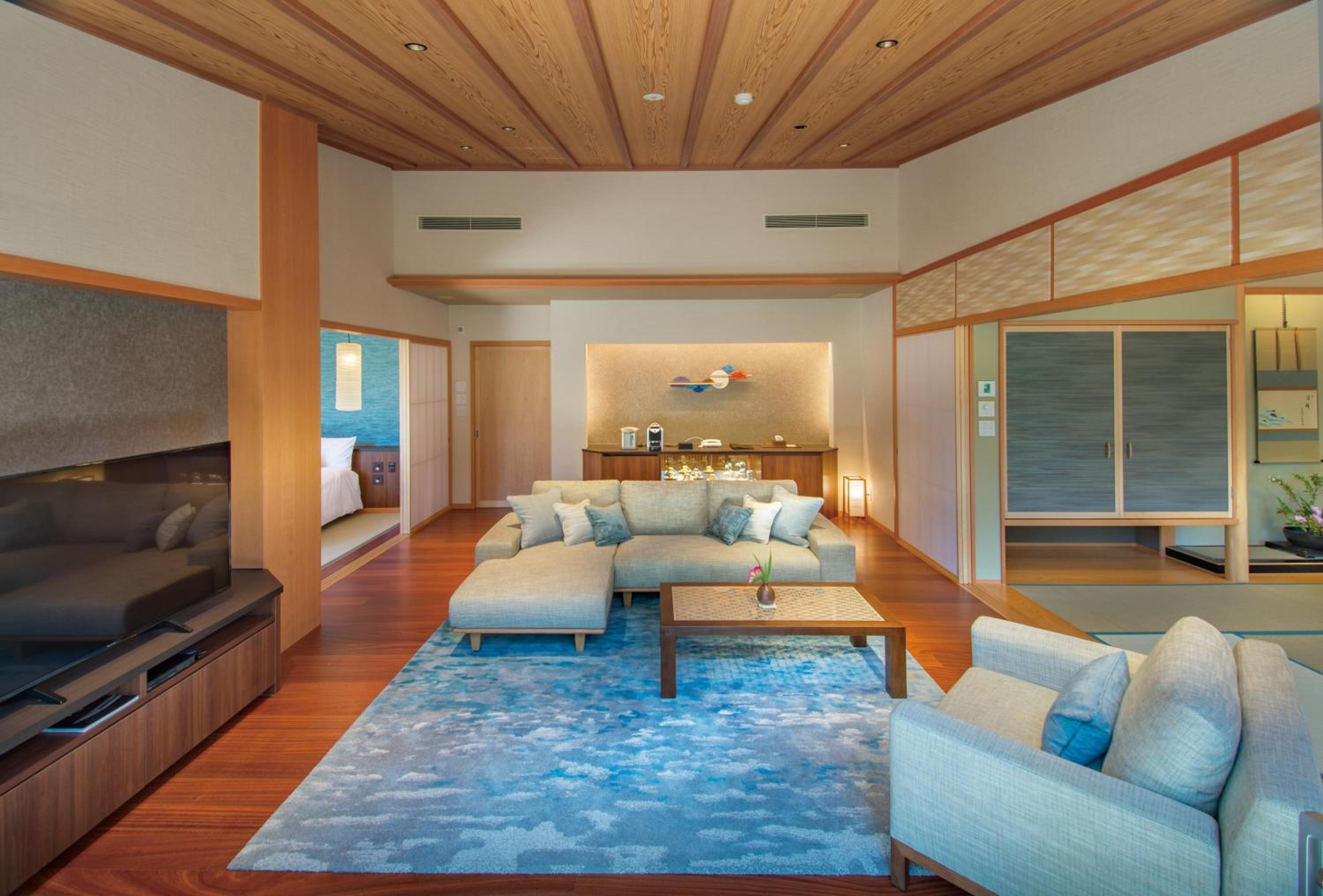 Roomy Villa with Open-Air Bath photo 2