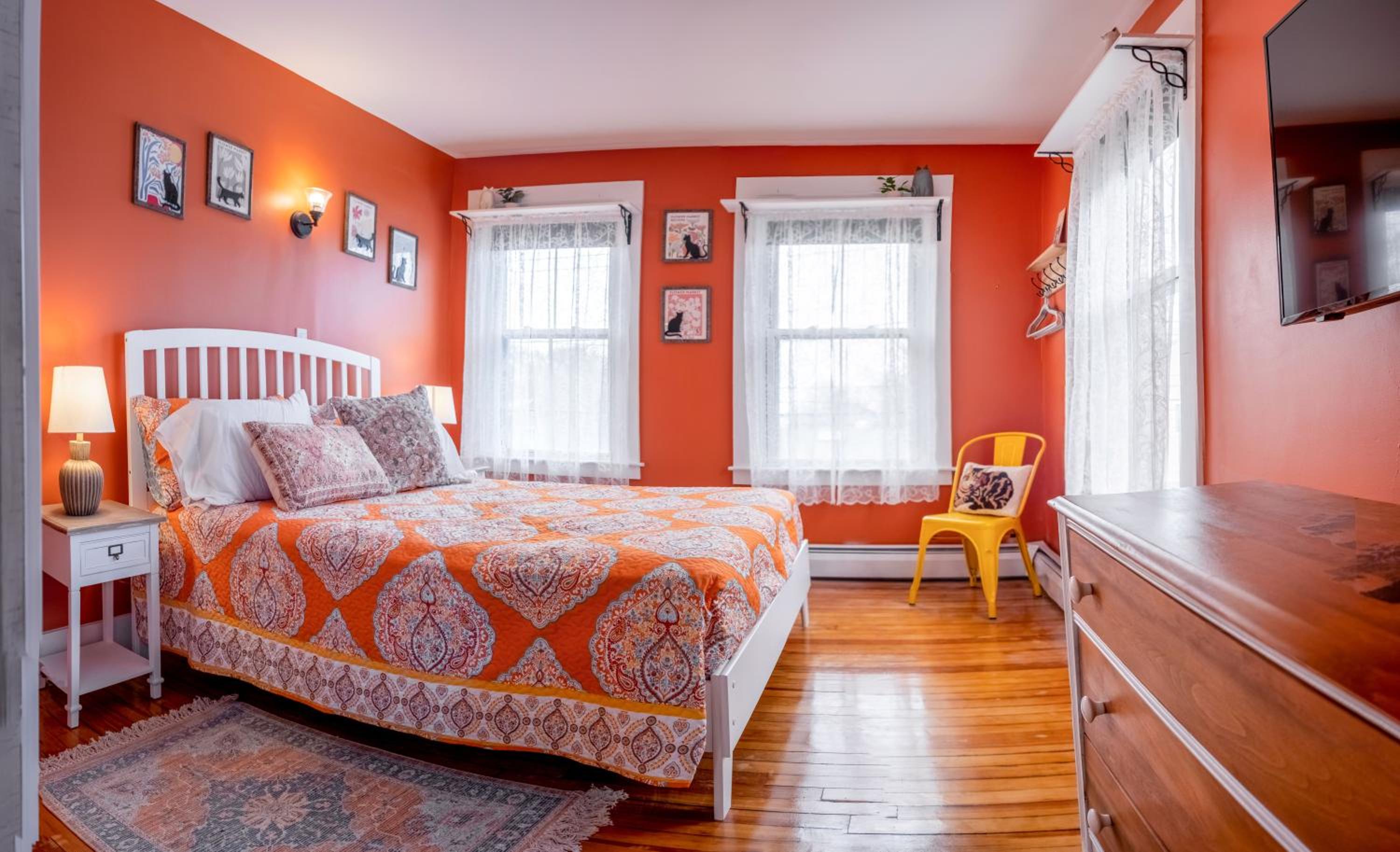 One-Bedroom Apartment - Photo 1