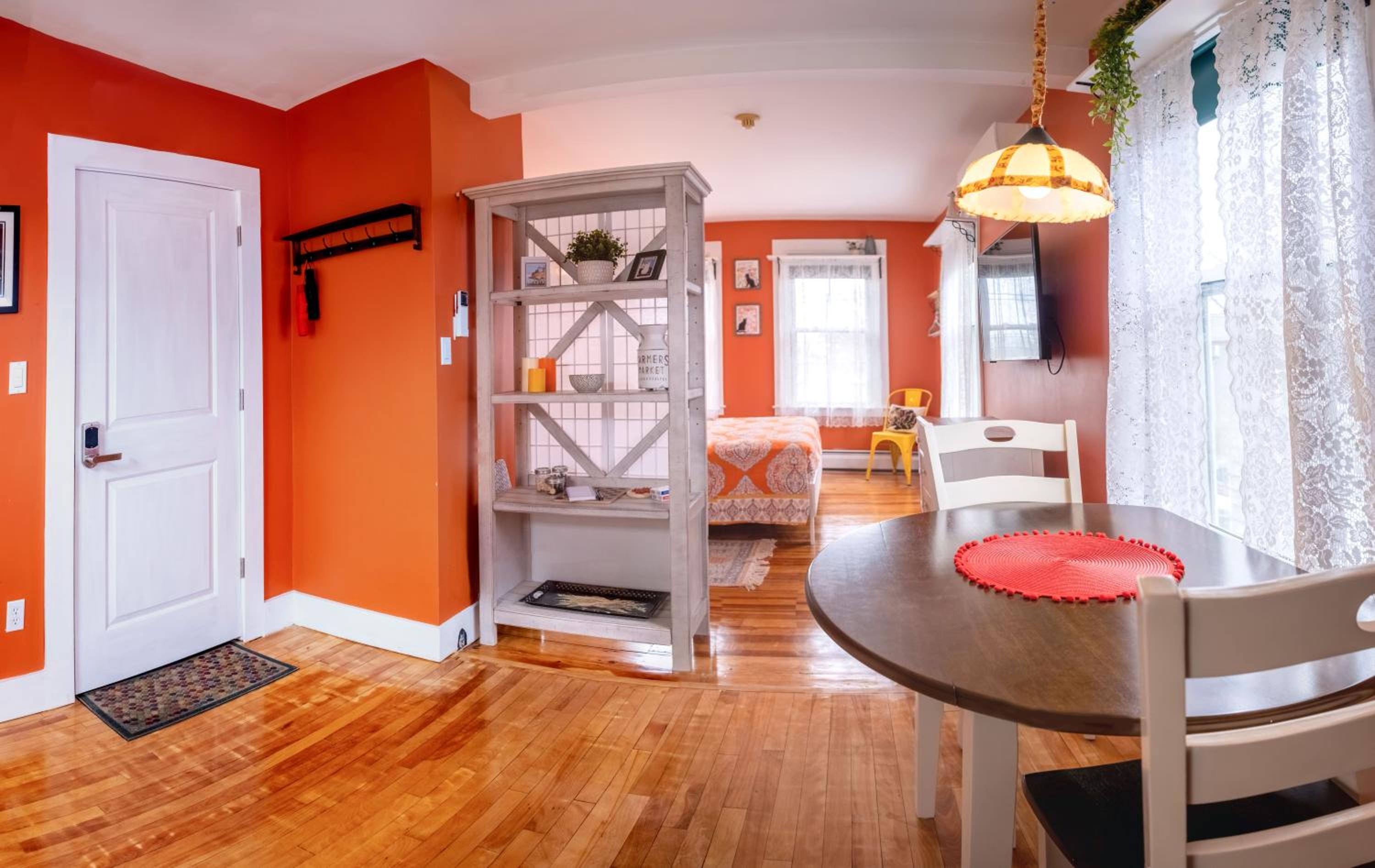 One-Bedroom Apartment - Photo 4