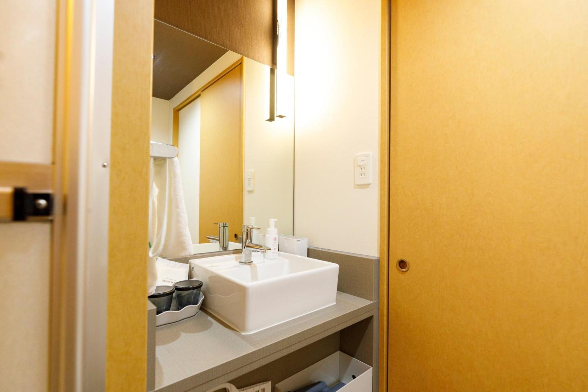 Double Room with Small Double Bed - Non-Smoking - Photo 9