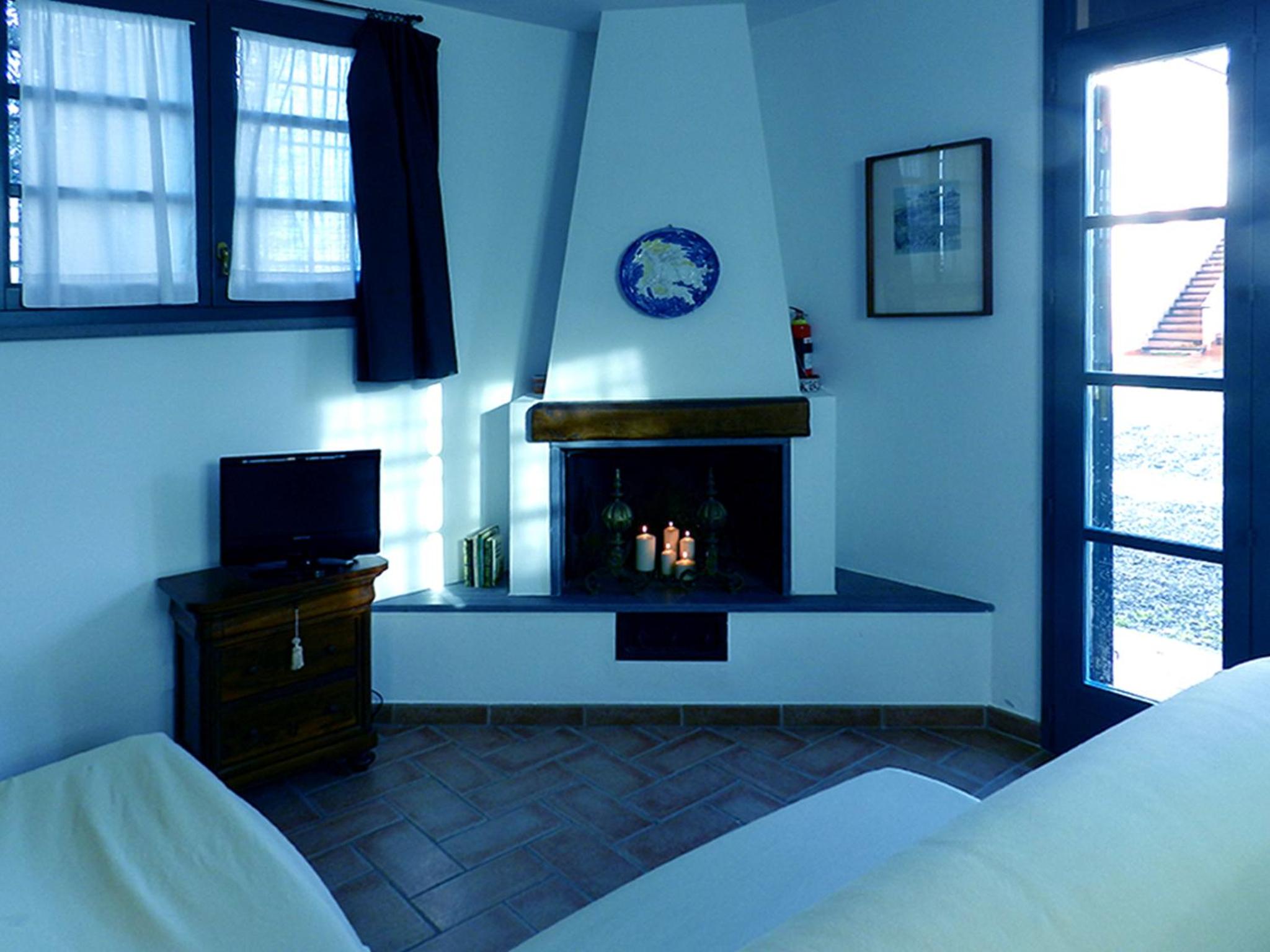 One-Bedroom Apartment (5 Adults) photo 3