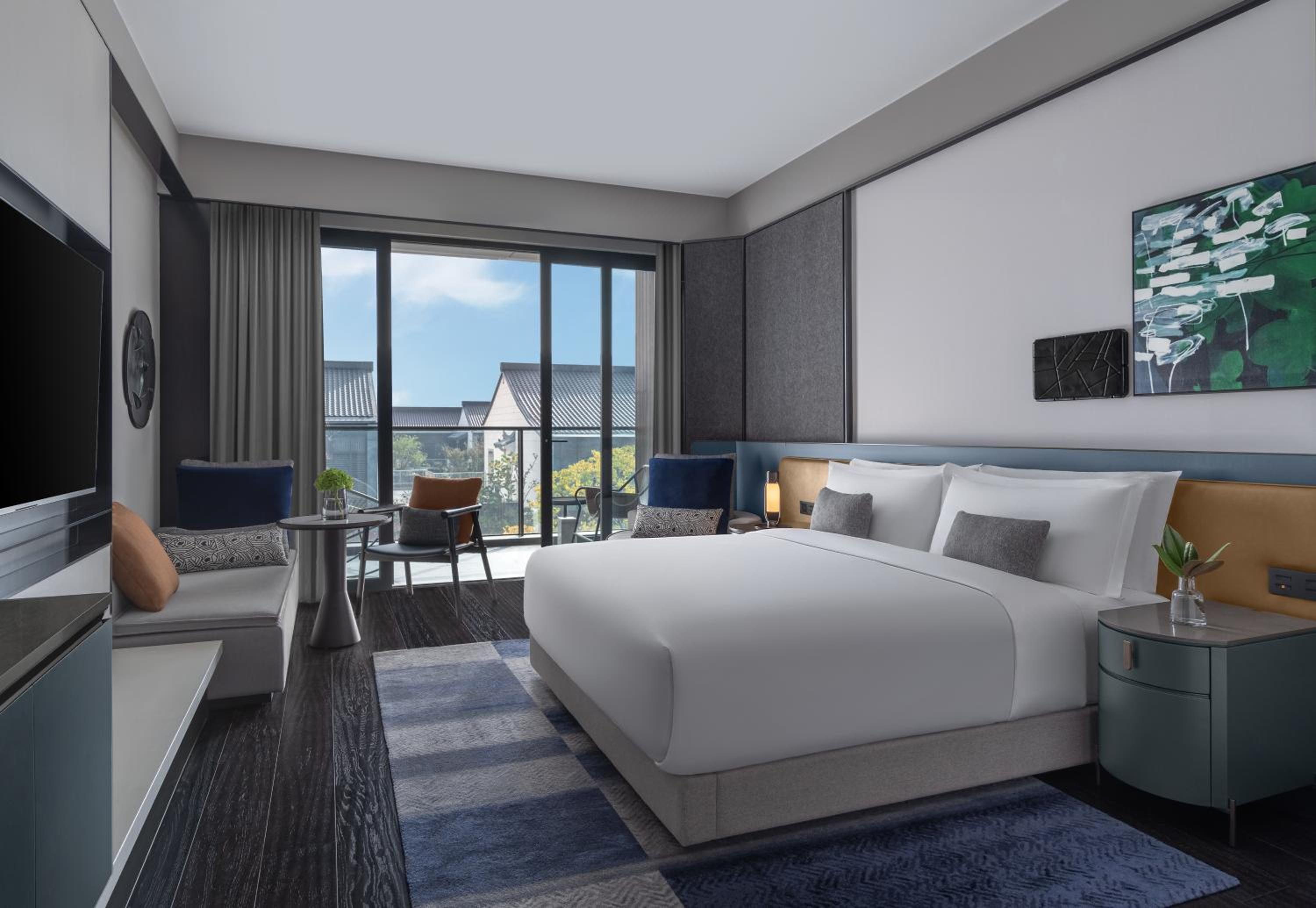 Upgraded Essential Room - Photo 5
