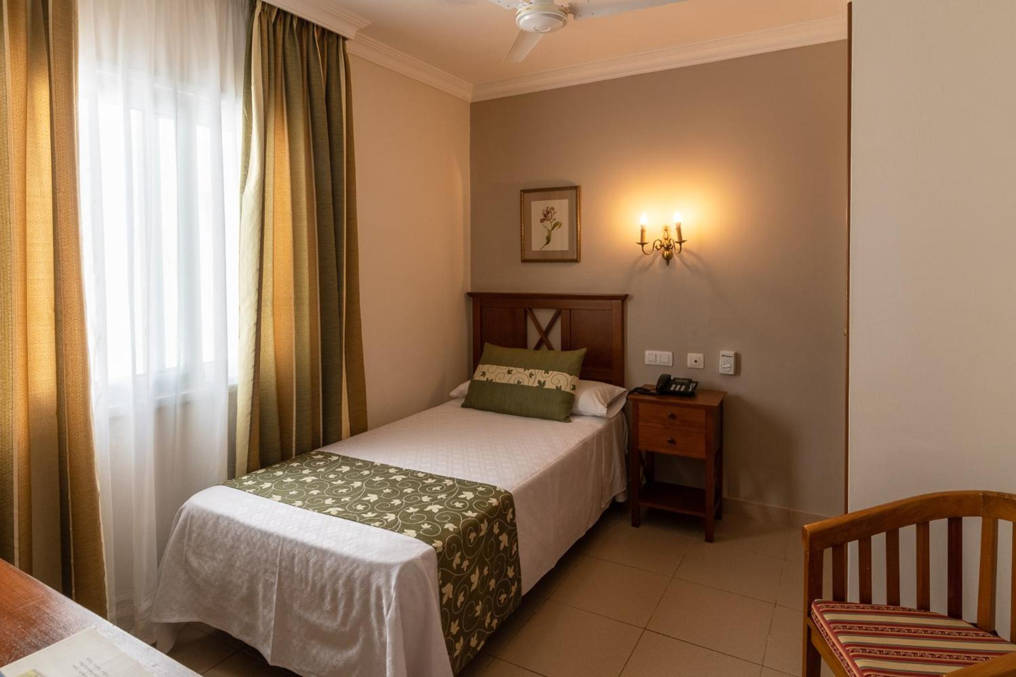 Single Room photo 2