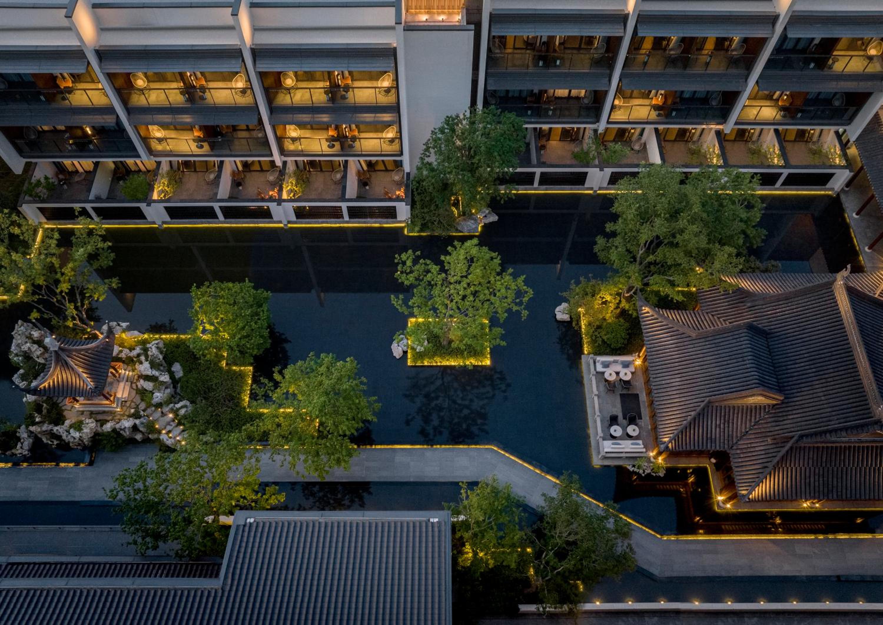 1 King Essential Outdoor Living Area - Photo 3