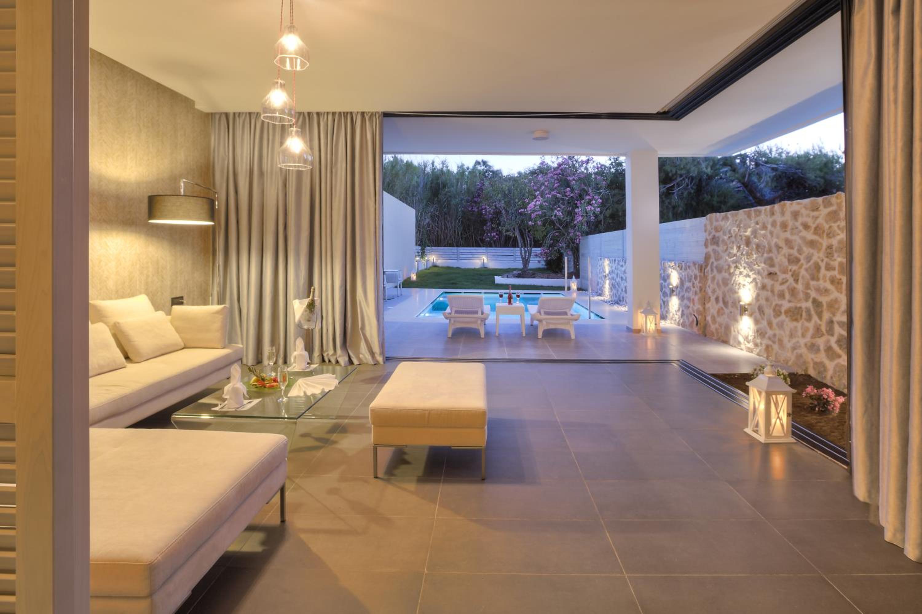 Executive Suite with Private Pool photo 3
