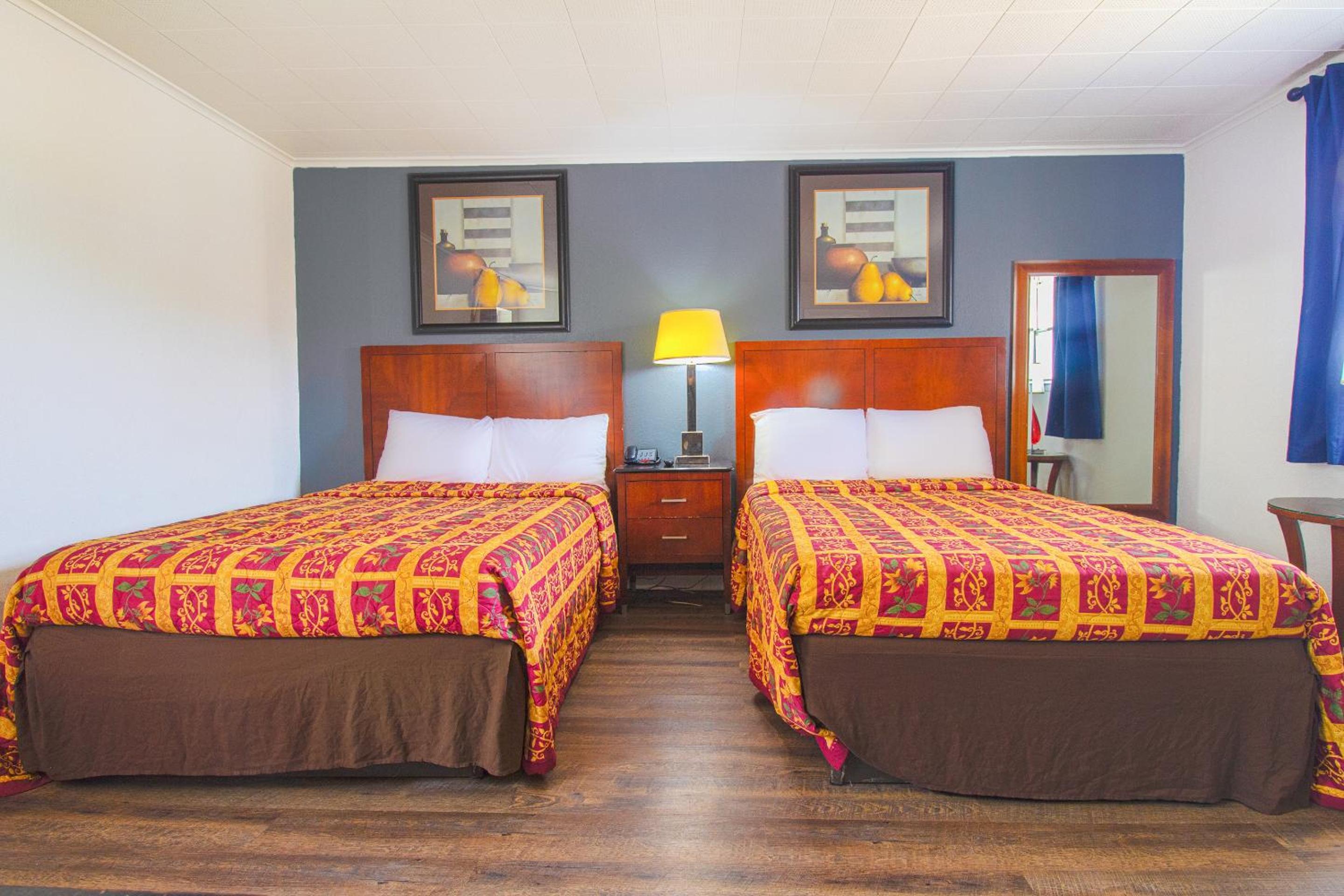 2 Queen Bed photo 1
