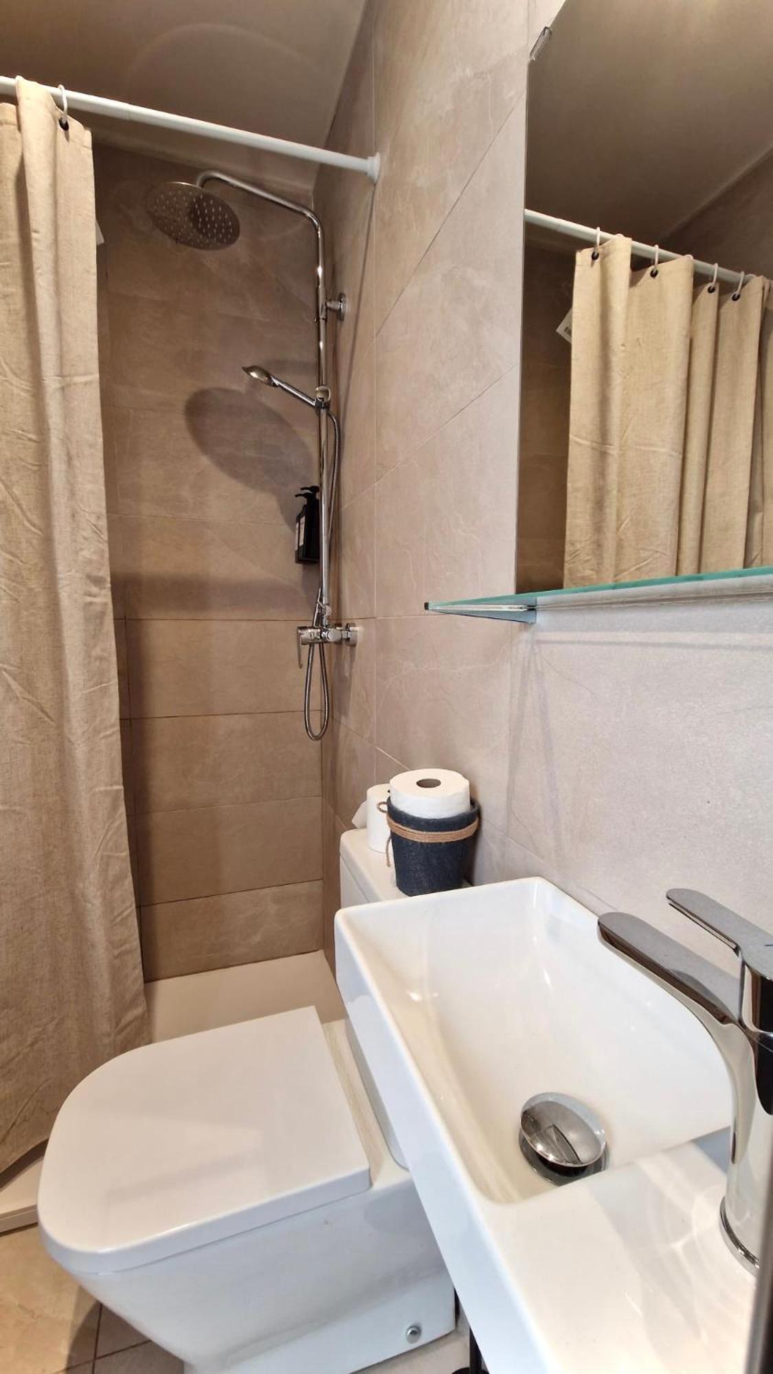 Single Room with Shared Bathroom photo 2