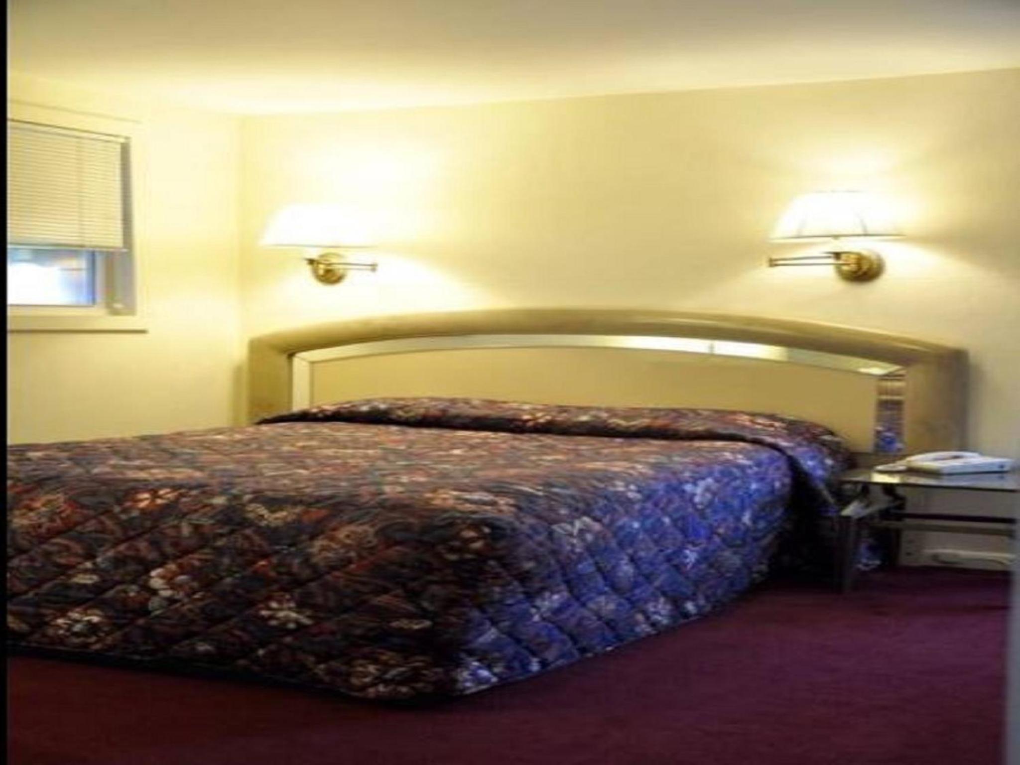Queen Room photo 1