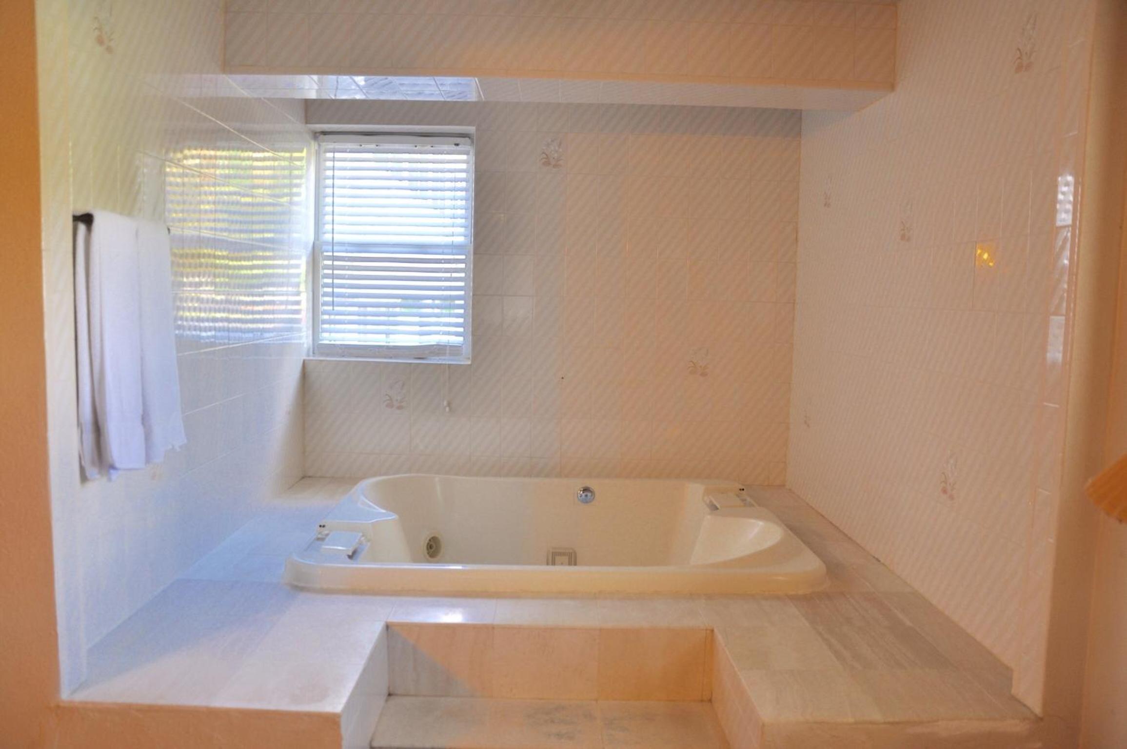 King Suite with Spa Bath photo 2