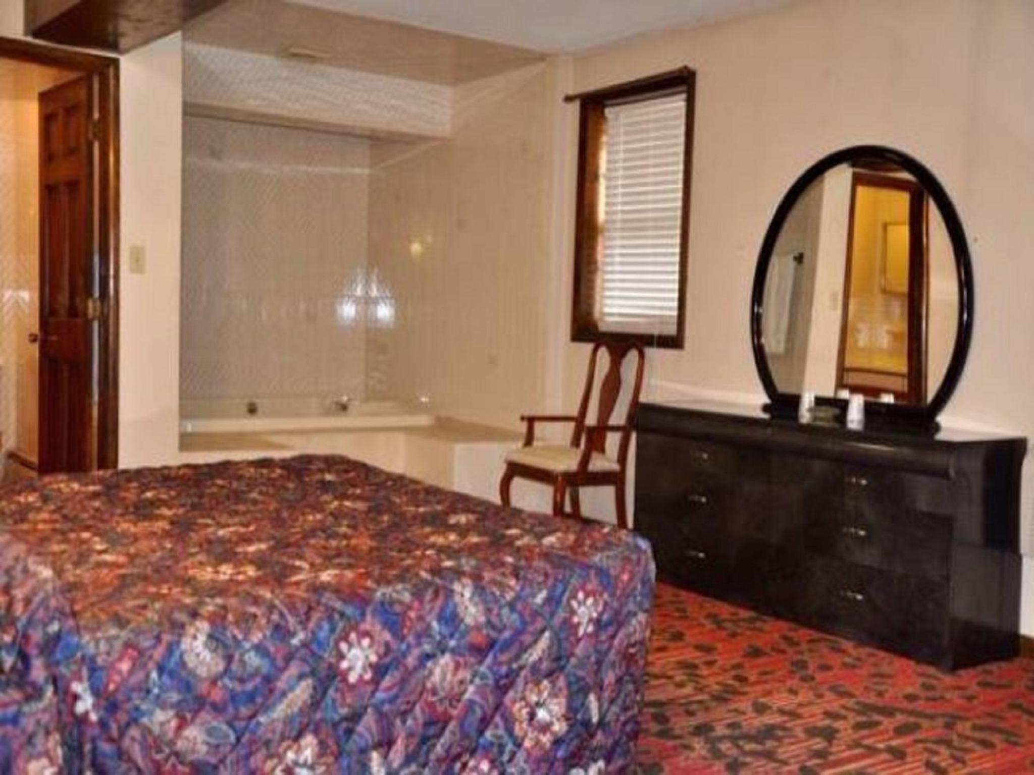 King Suite with Spa Bath photo 1