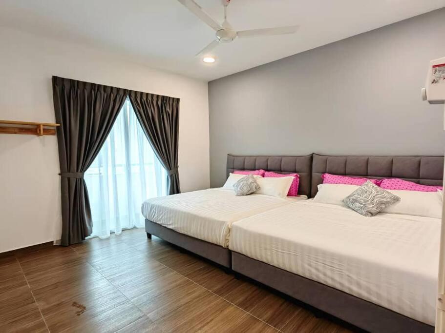 Four-Bedroom House photo 2