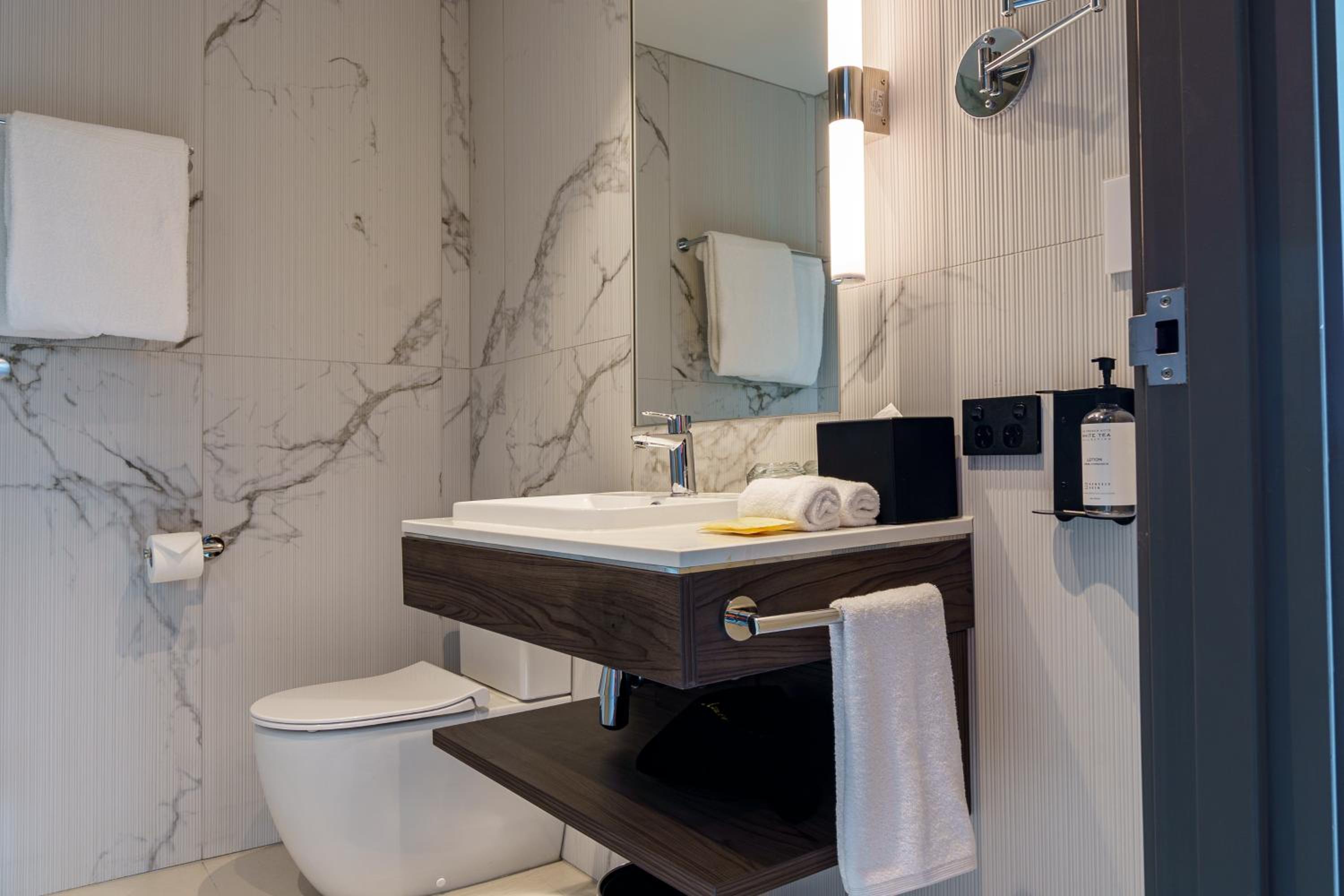 Superior King Room - Photo 5