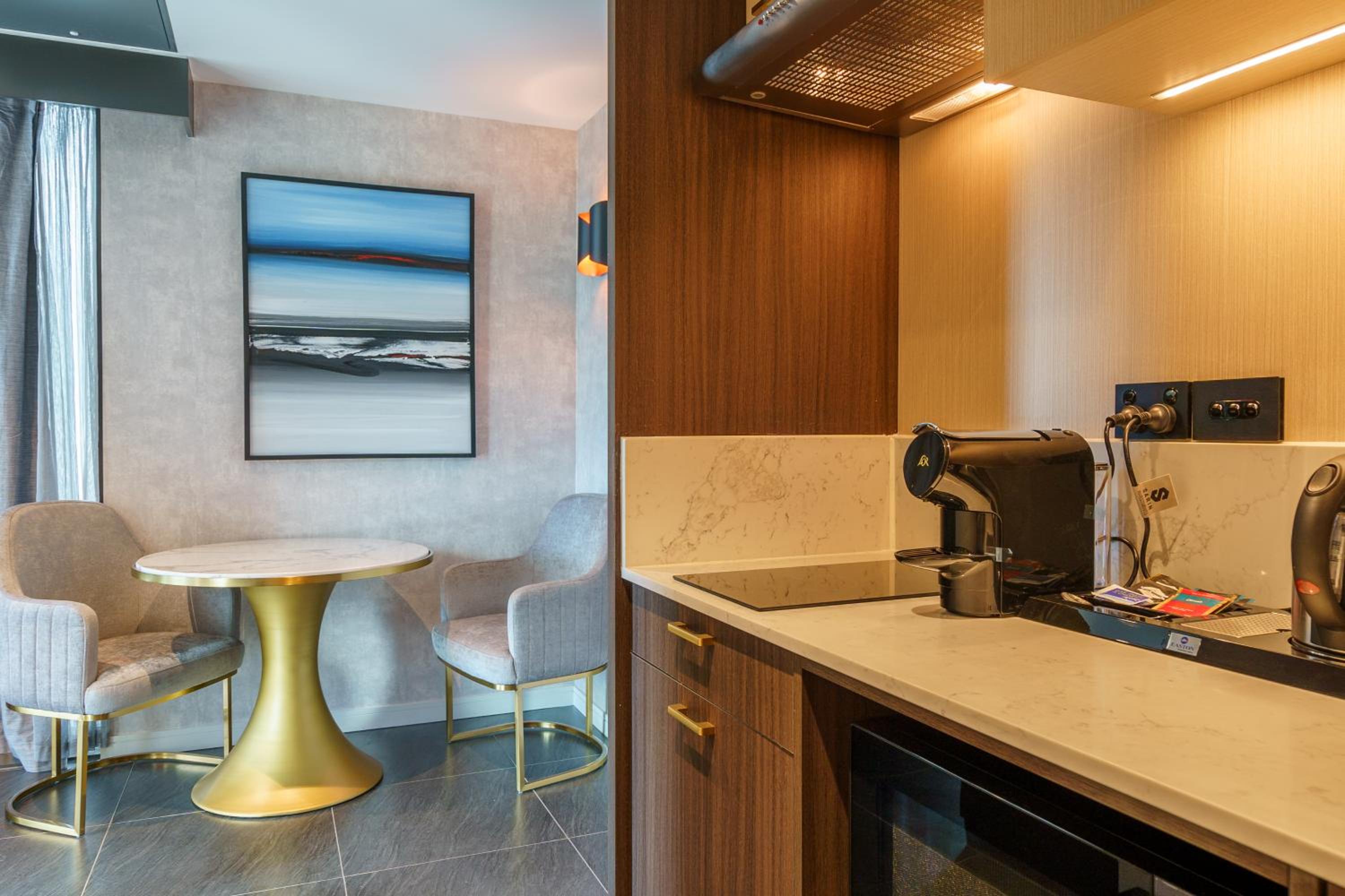 Superior King Room - Photo 3