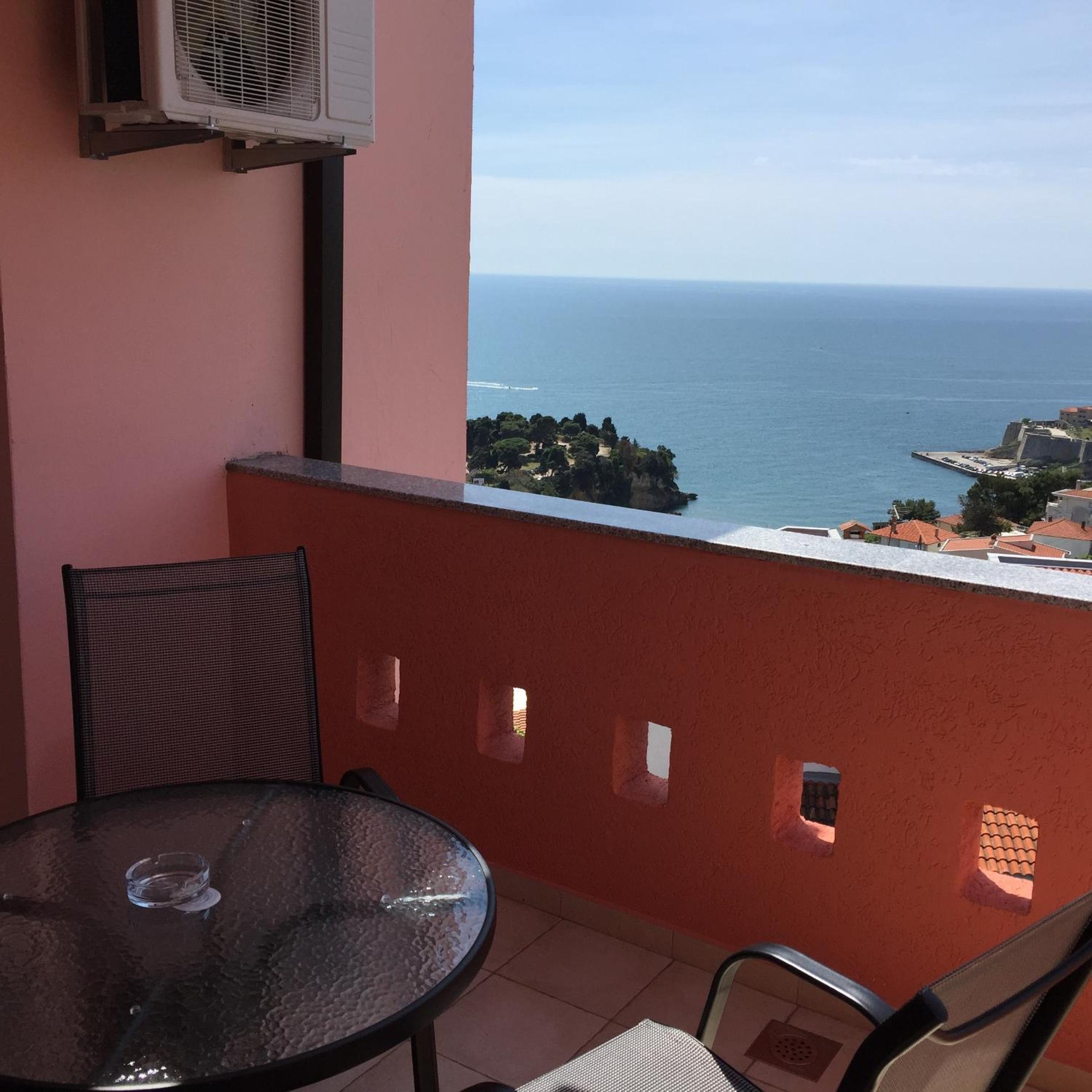 Deluxe Two-Bedroom Apartment with Terrace and Sea View - Photo 36