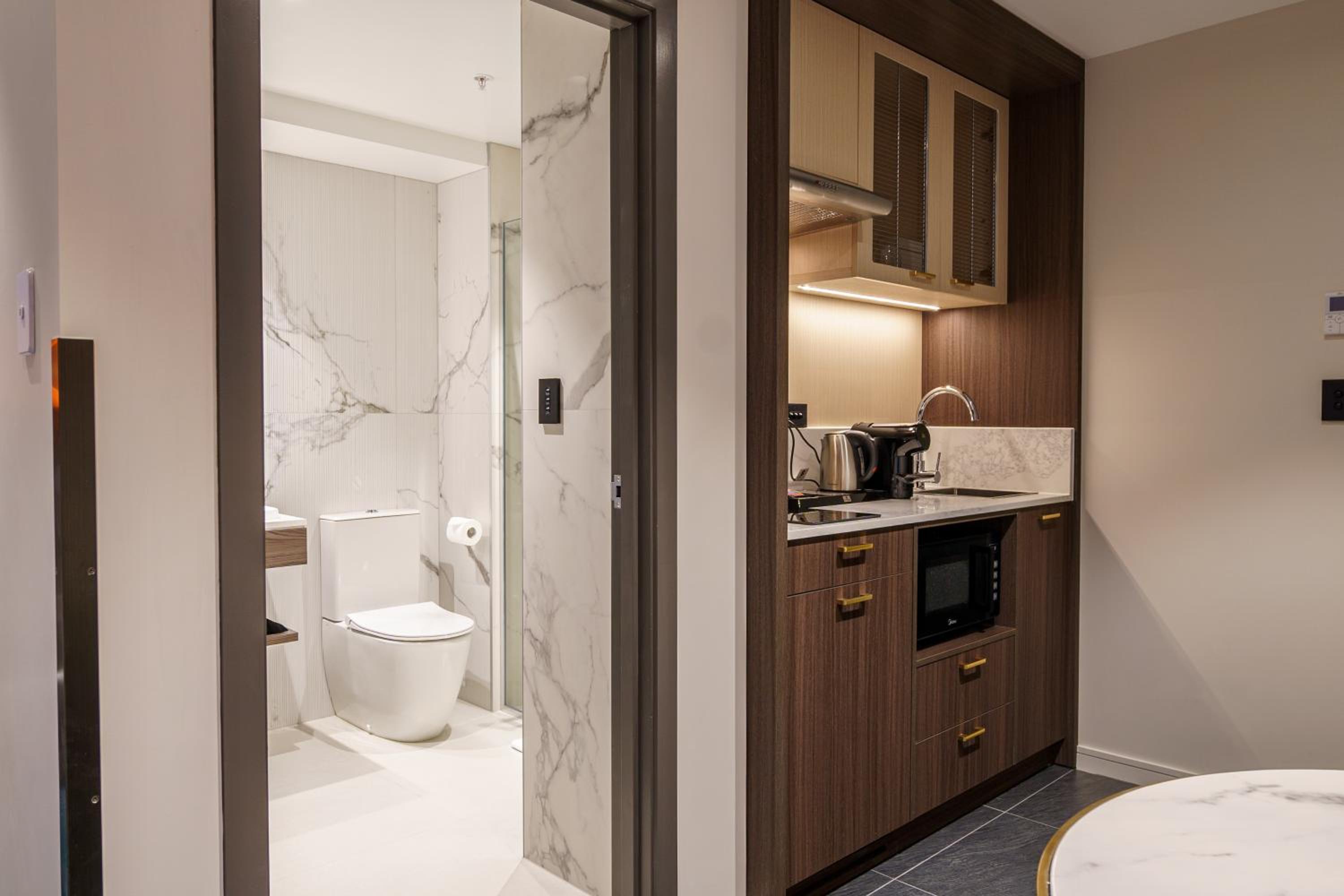 One-Bedroom Deluxe King Suite with Garden View - Photo 10