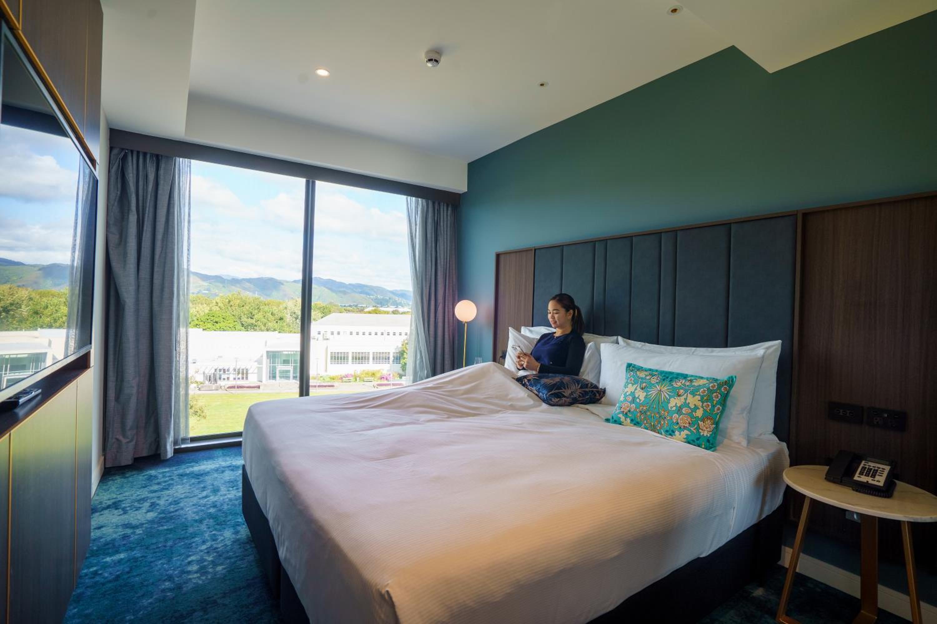 One-Bedroom Deluxe King Suite with Garden View - Photo 2