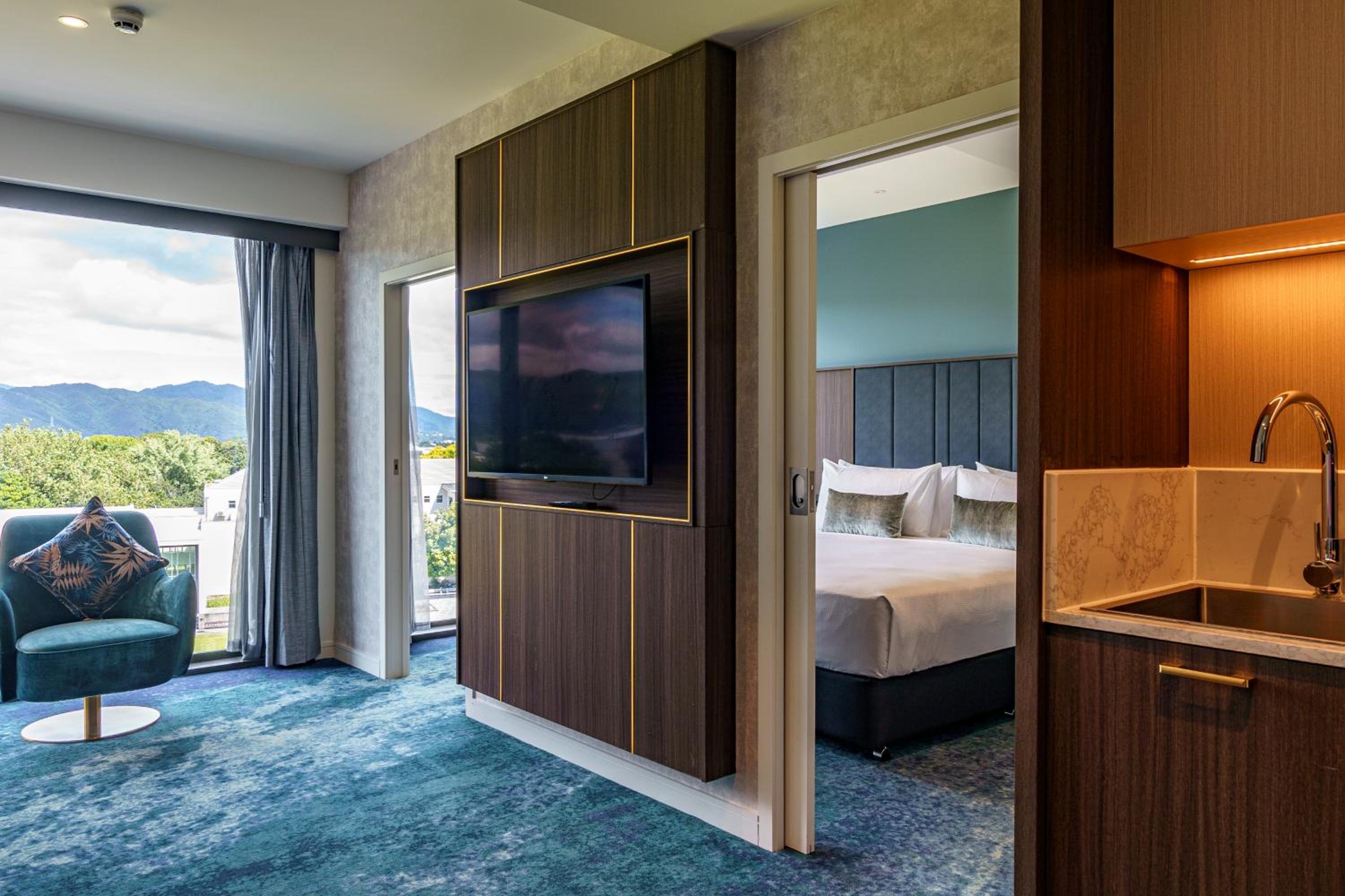 One-Bedroom Deluxe King Suite with Garden View - Photo 8
