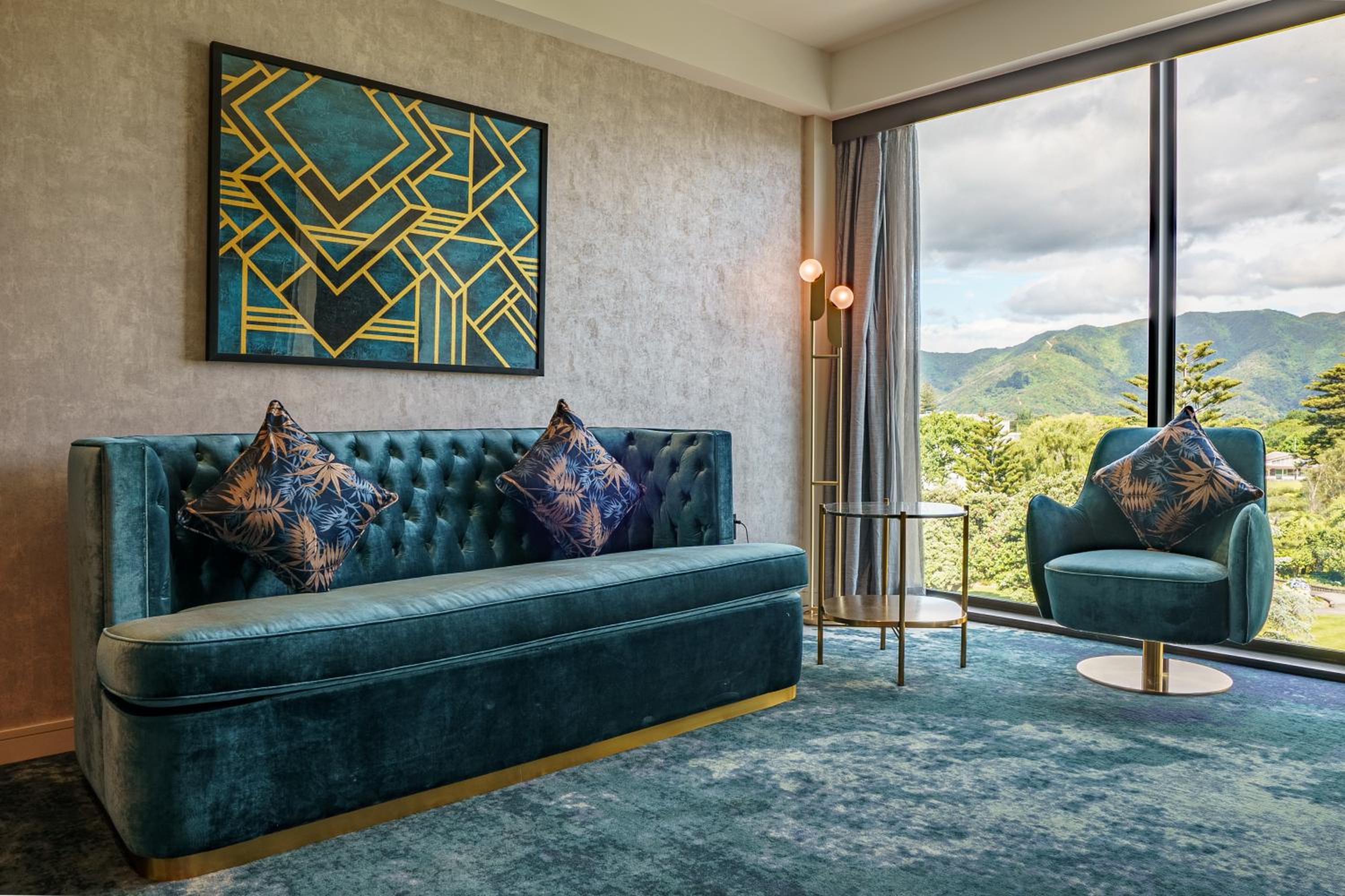 One-Bedroom Deluxe King Suite with River View - Photo 4